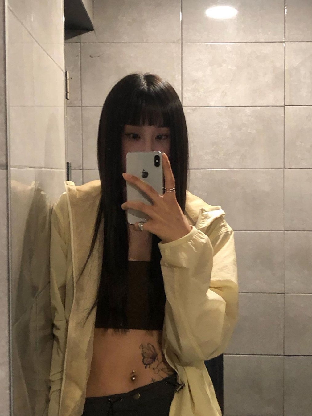 Art Of Field Back Printed Packable Jacket Light Yellow 착용 스타일 - 1