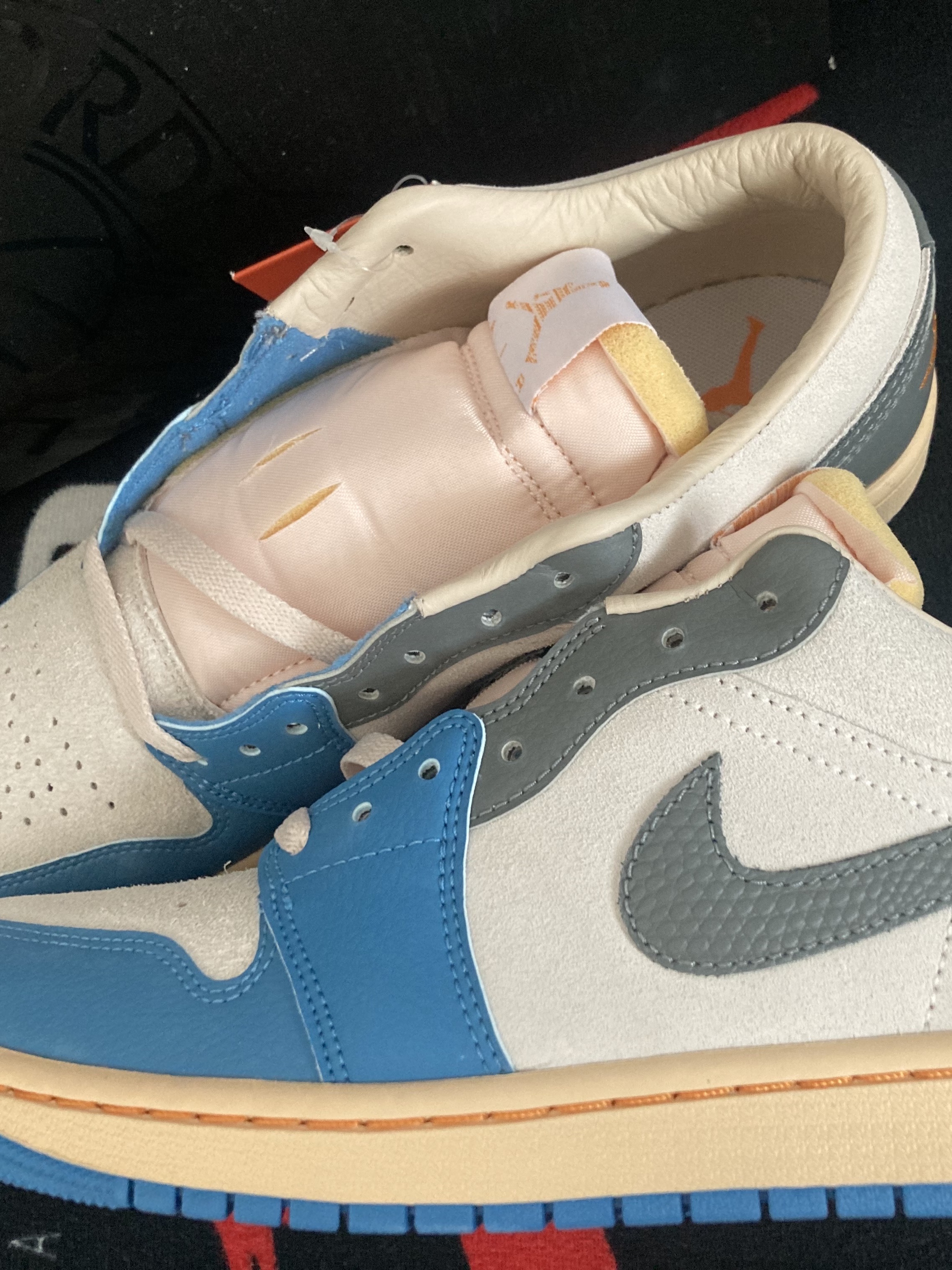Jordan 1 Low SE Tokyo 96 착용 스타일 - 1