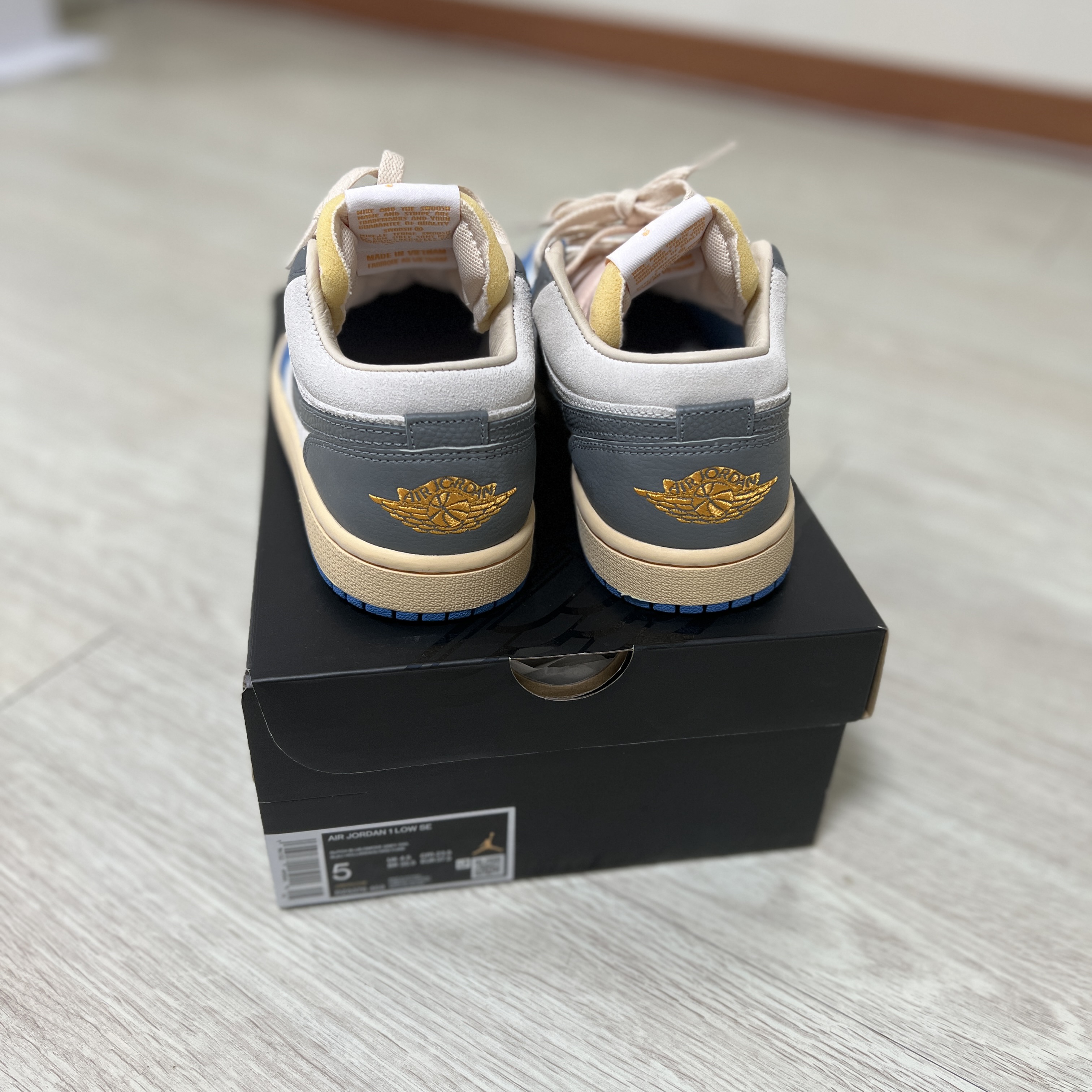 Jordan 1 Low SE Tokyo 96 착용 스타일 - 2