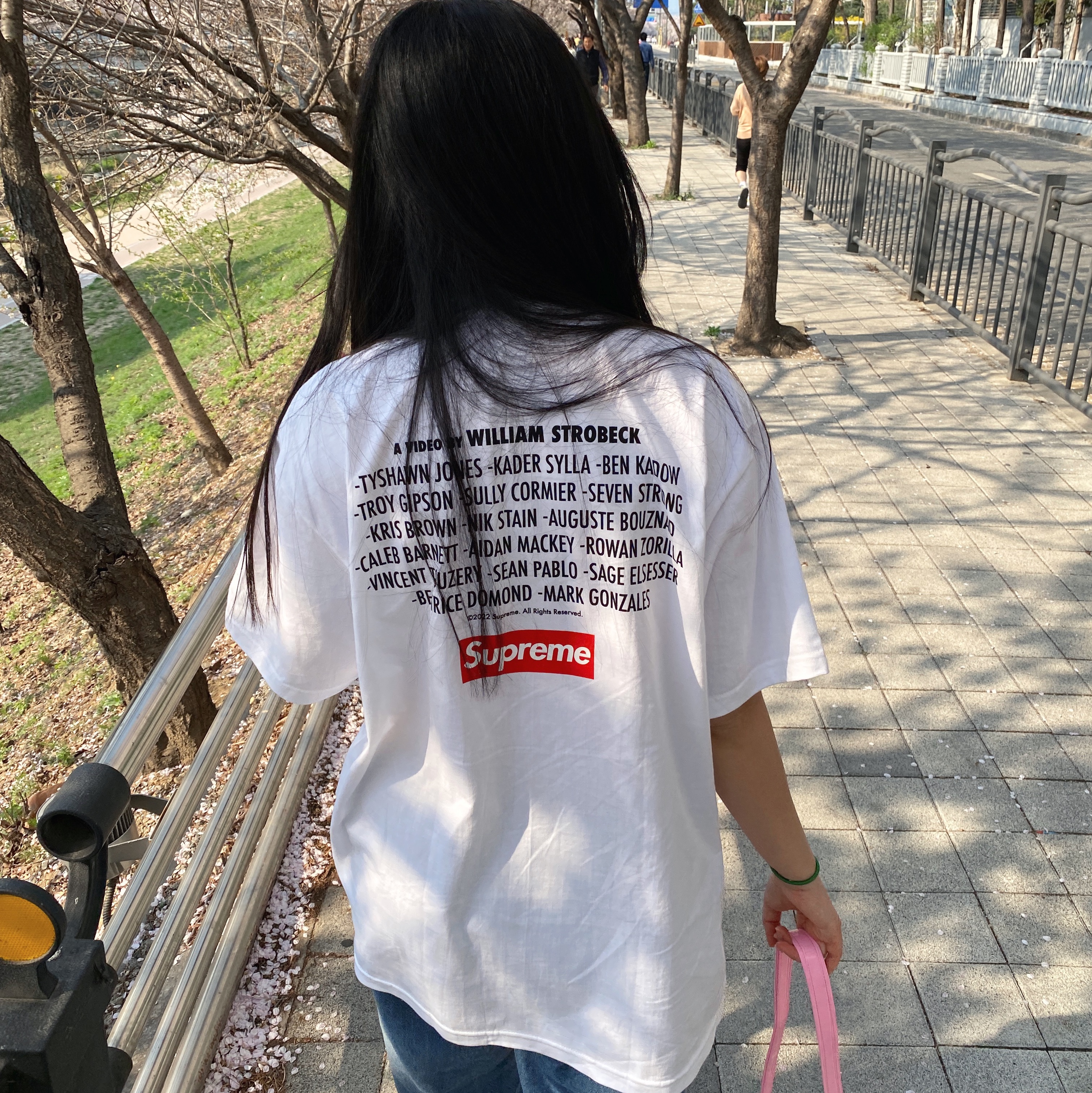 Supreme Play Dead T-Shirt White - 22FW 착용 스타일