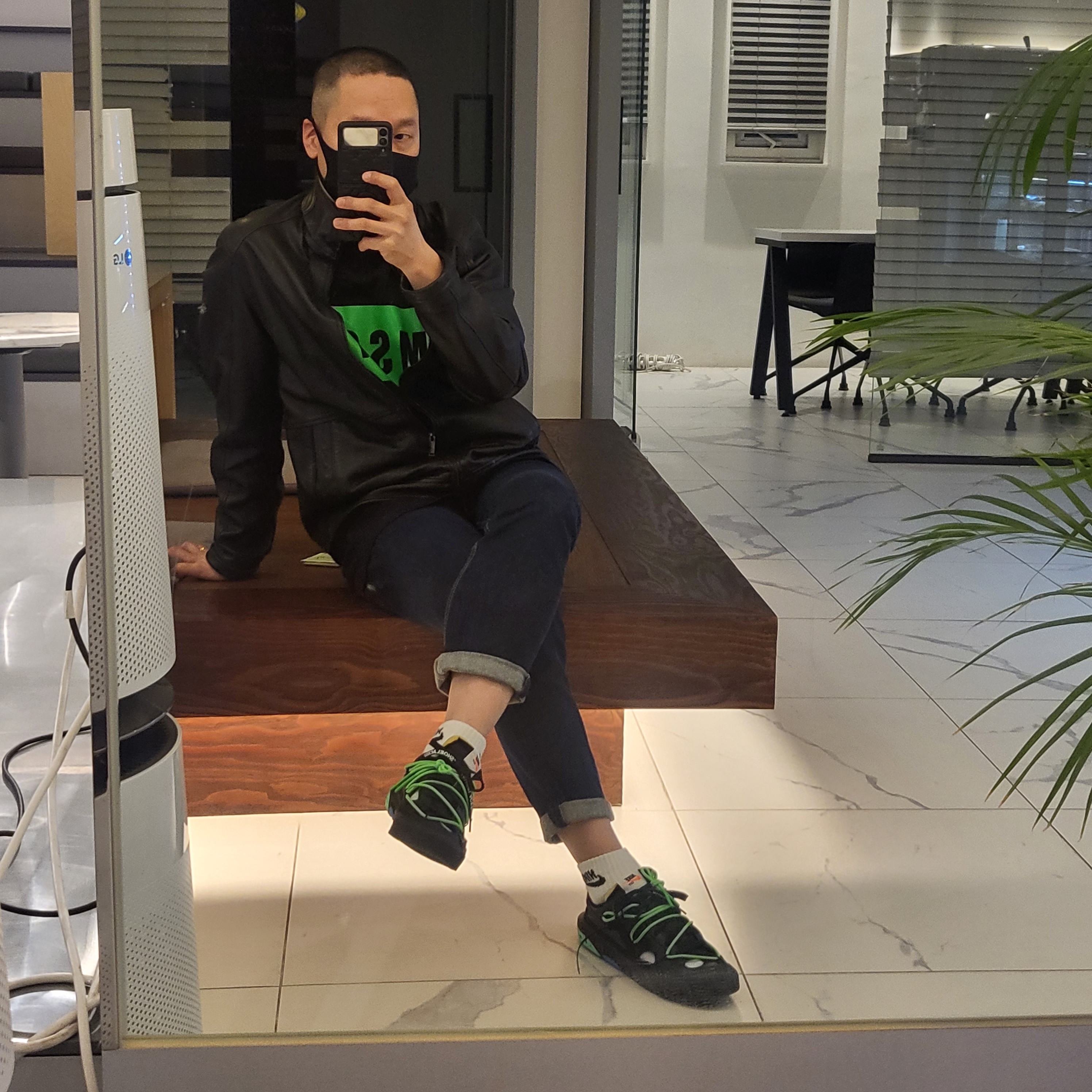 Nike x Off-White Blazer Low '77 Black and Electro Green 착용 스타일