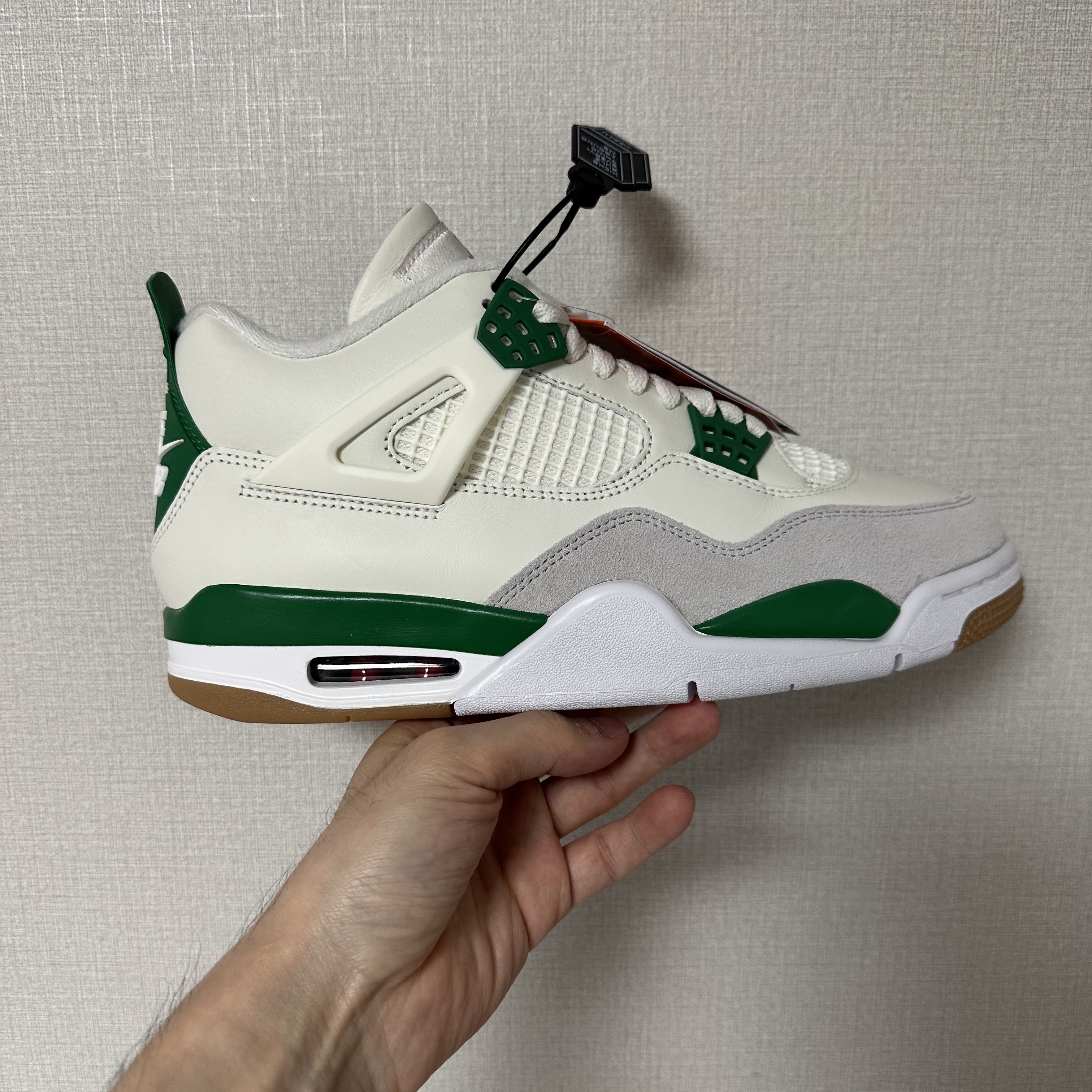 Jordan 4 x Nike SB Retro SP Pine Green 착용 스타일