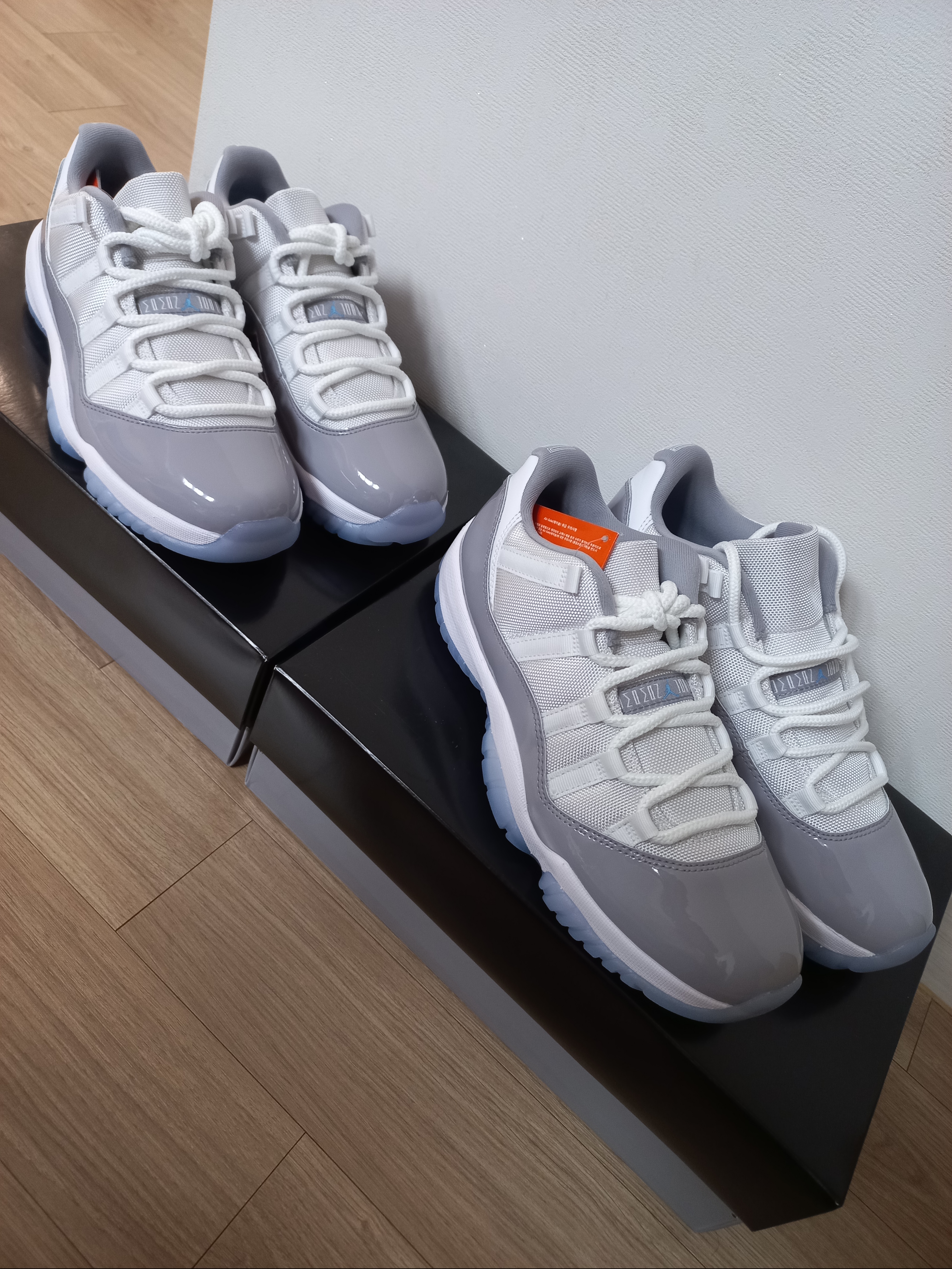 Jordan 11 Retro Low Cement Grey 착용 스타일 - 3
