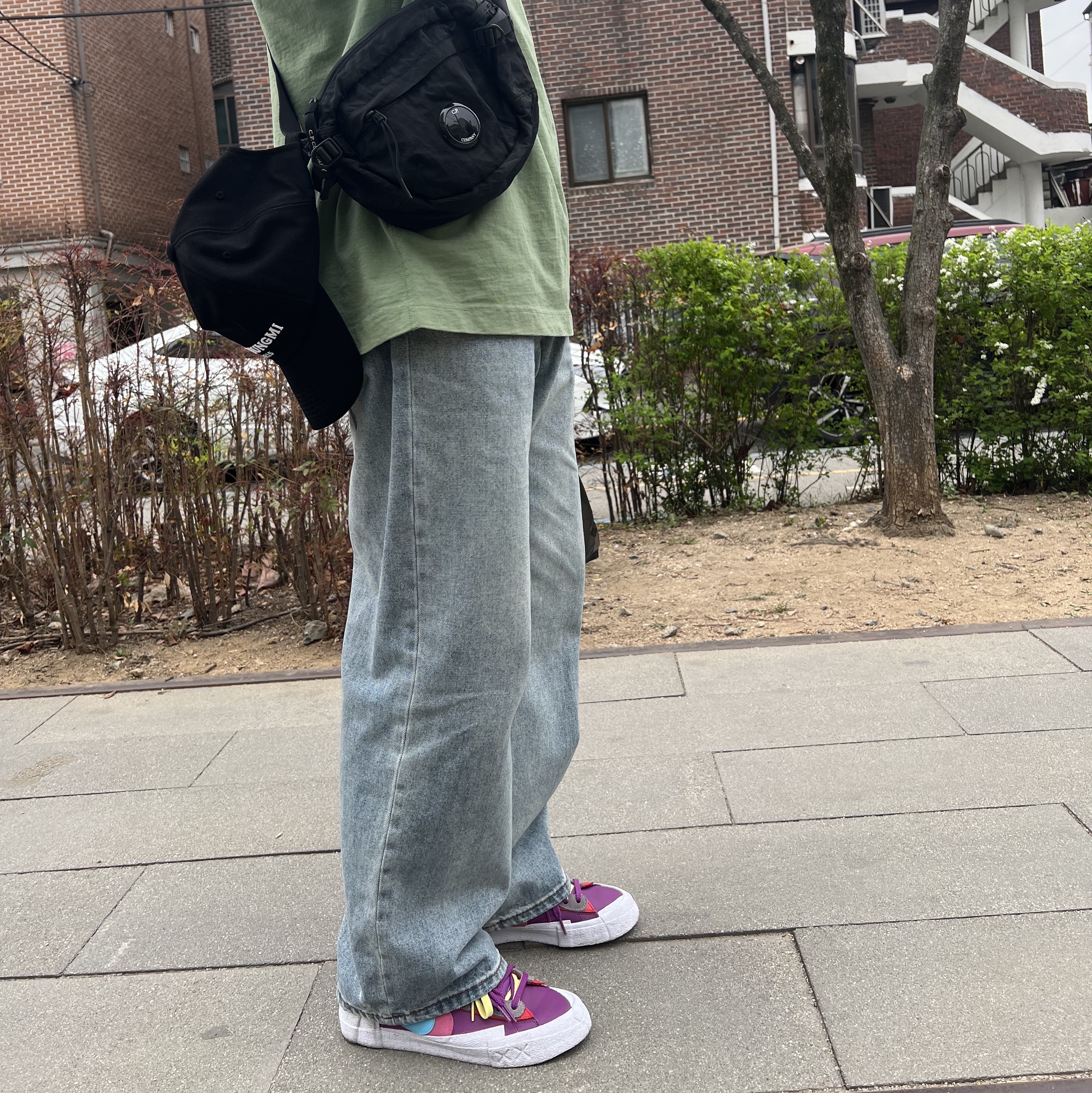 Nike x Sacai x Kaws Blazer Low Purple Dusk, Wooyoungmi White Embroidered Logo Ball Cap Black 착용 스타일 - 1
