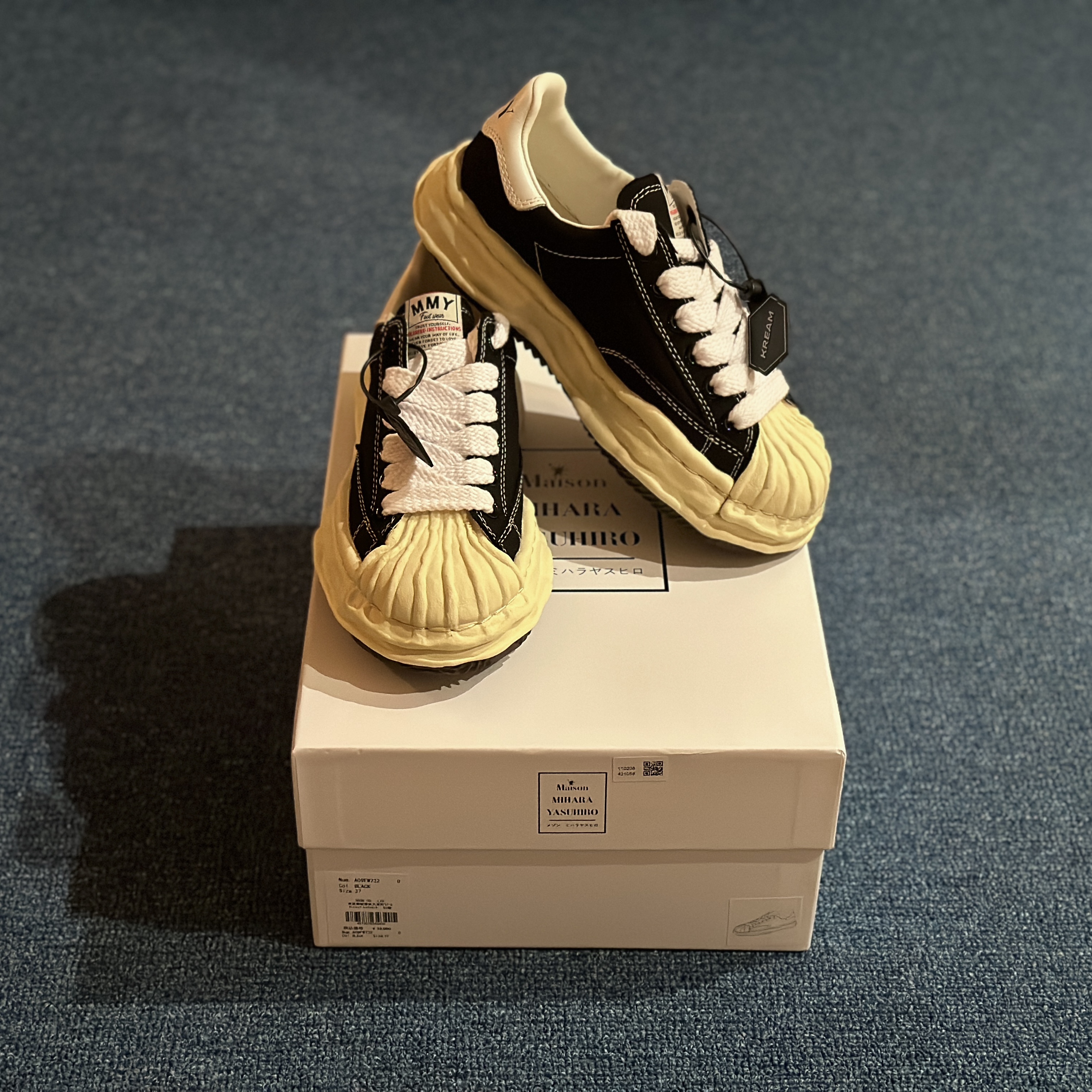 Maison Mihara Yasuhiro Blakey VL OG Sole Canvas Low-top Sneakers Black 착용 스타일 - 1