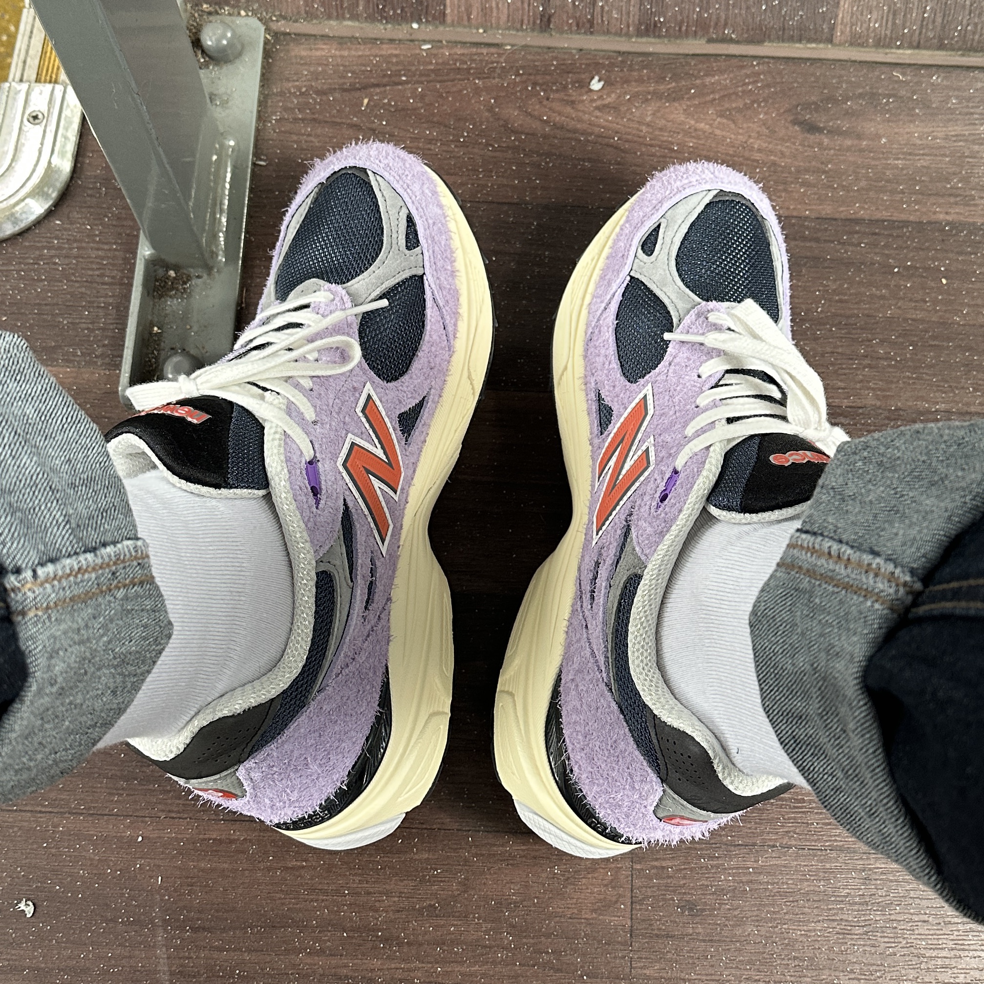 New Balance 990v3 Made in USA Raw Amethyst 착용 스타일