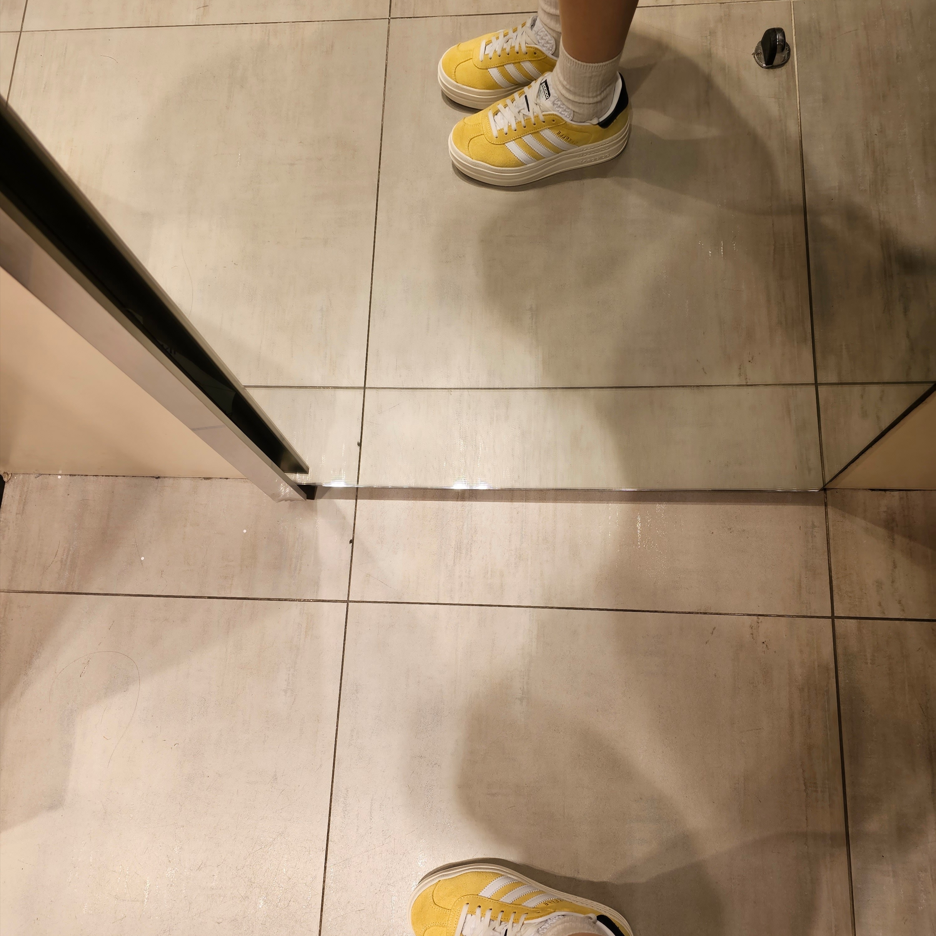 (W) Adidas Gazelle Bold Almost Yellow Cloud White 착용 스타일 - 1