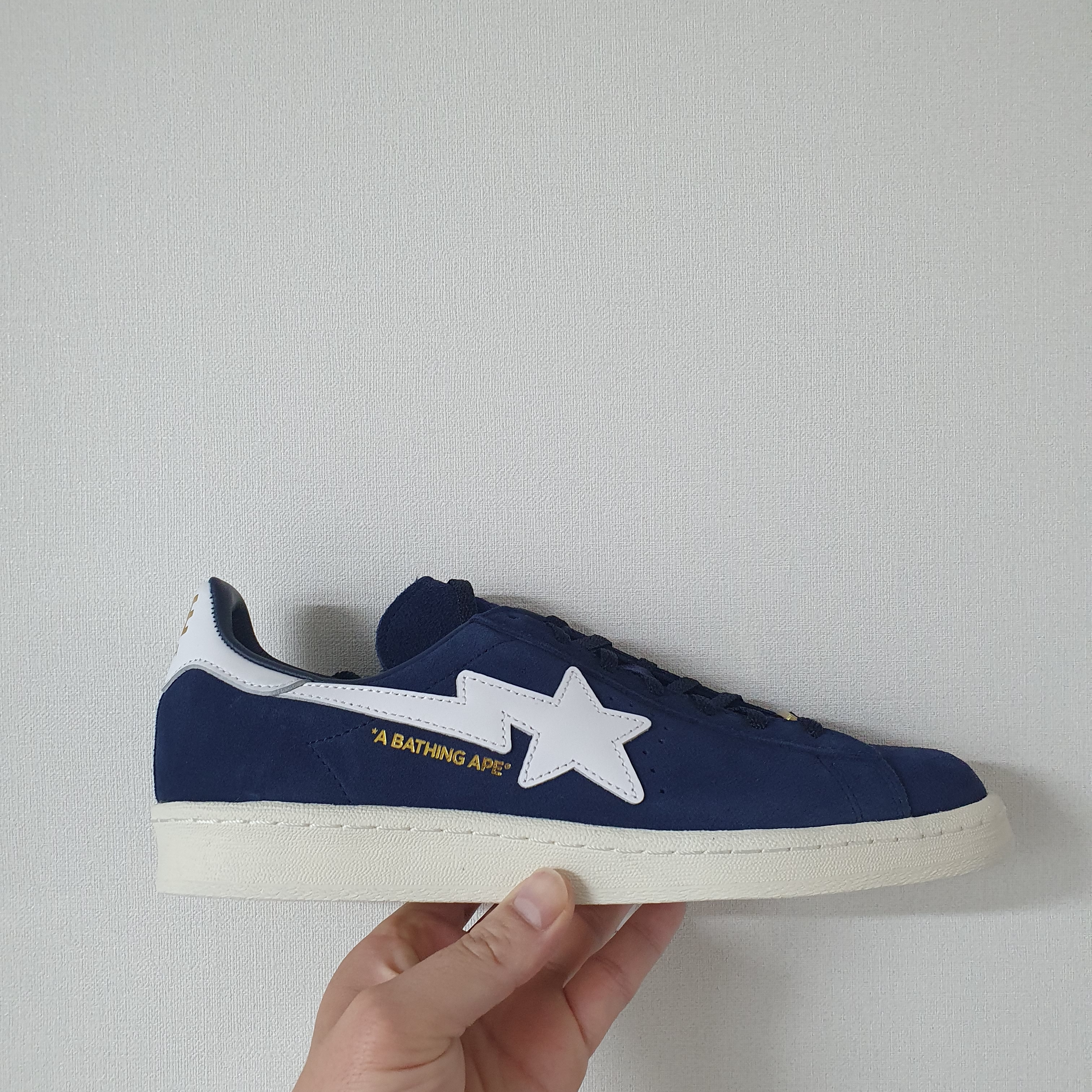 Adidas x BAPE Campus 80s Collegiate Navy 착용 스타일 - 2