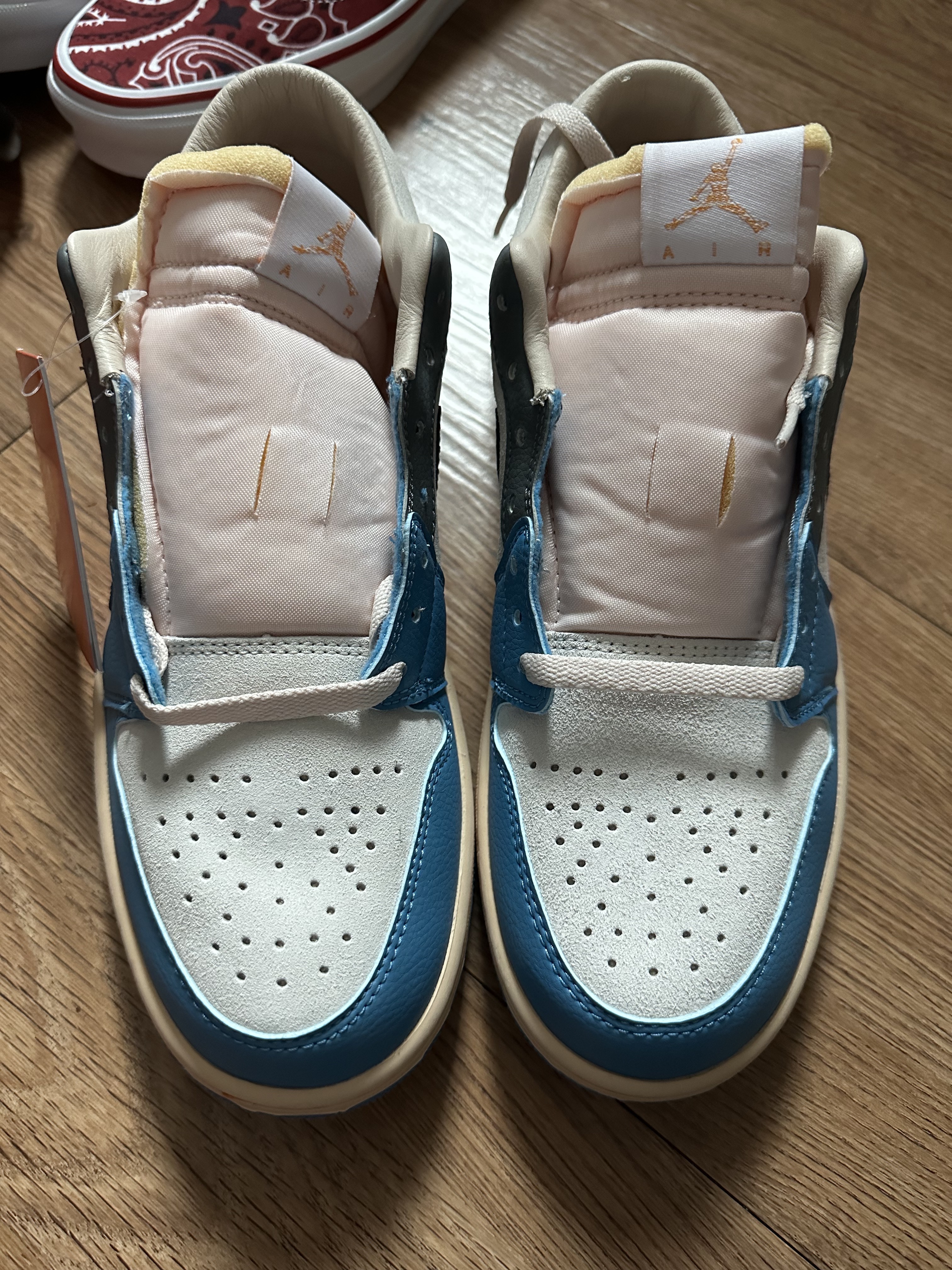 Jordan 1 Low SE Tokyo 96 착용 스타일 - 2