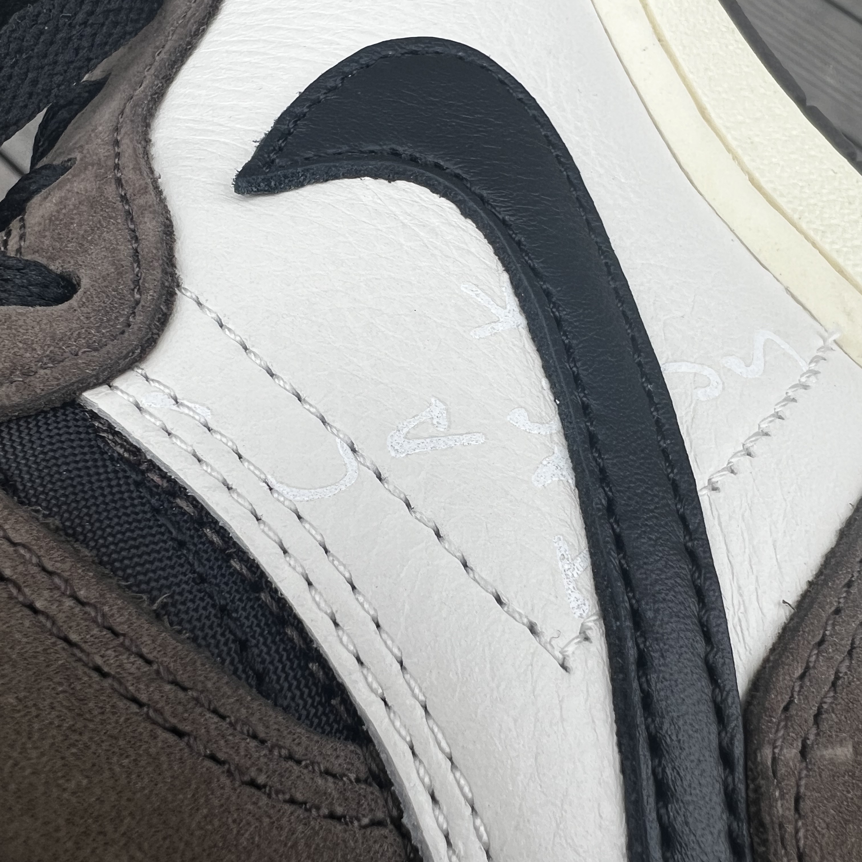 Jordan 1 x Travis Scott Retro High OG SP Mocha 착용 스타일