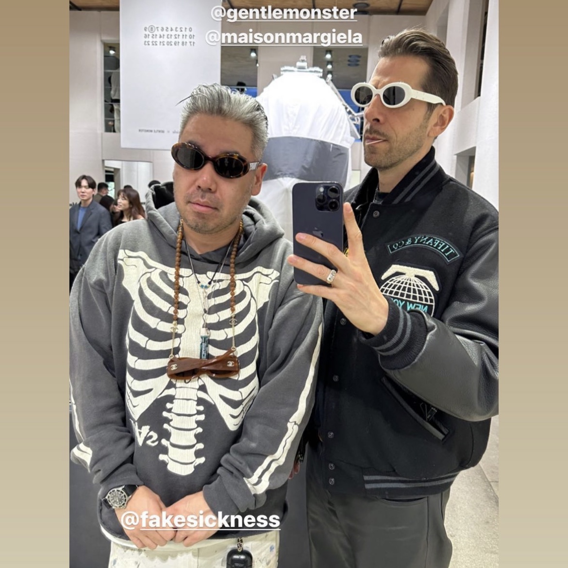 Saint Mxxxxxx x VLONE Bone Hoodie Black - 22FW 착용 스타일