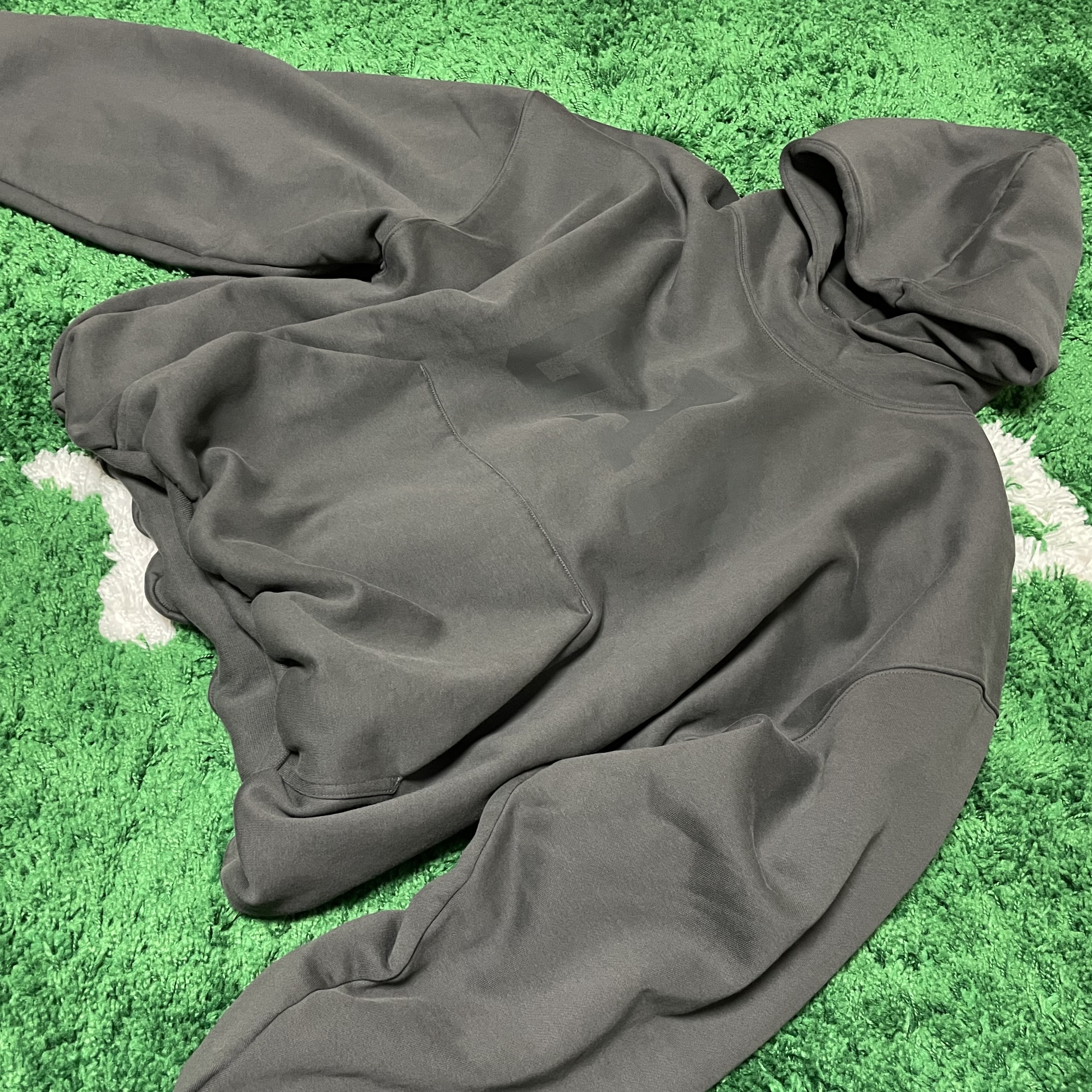 Yeezy Gap Engineered By Balenciaga Dove Hoodie Black 착용 스타일 - 2