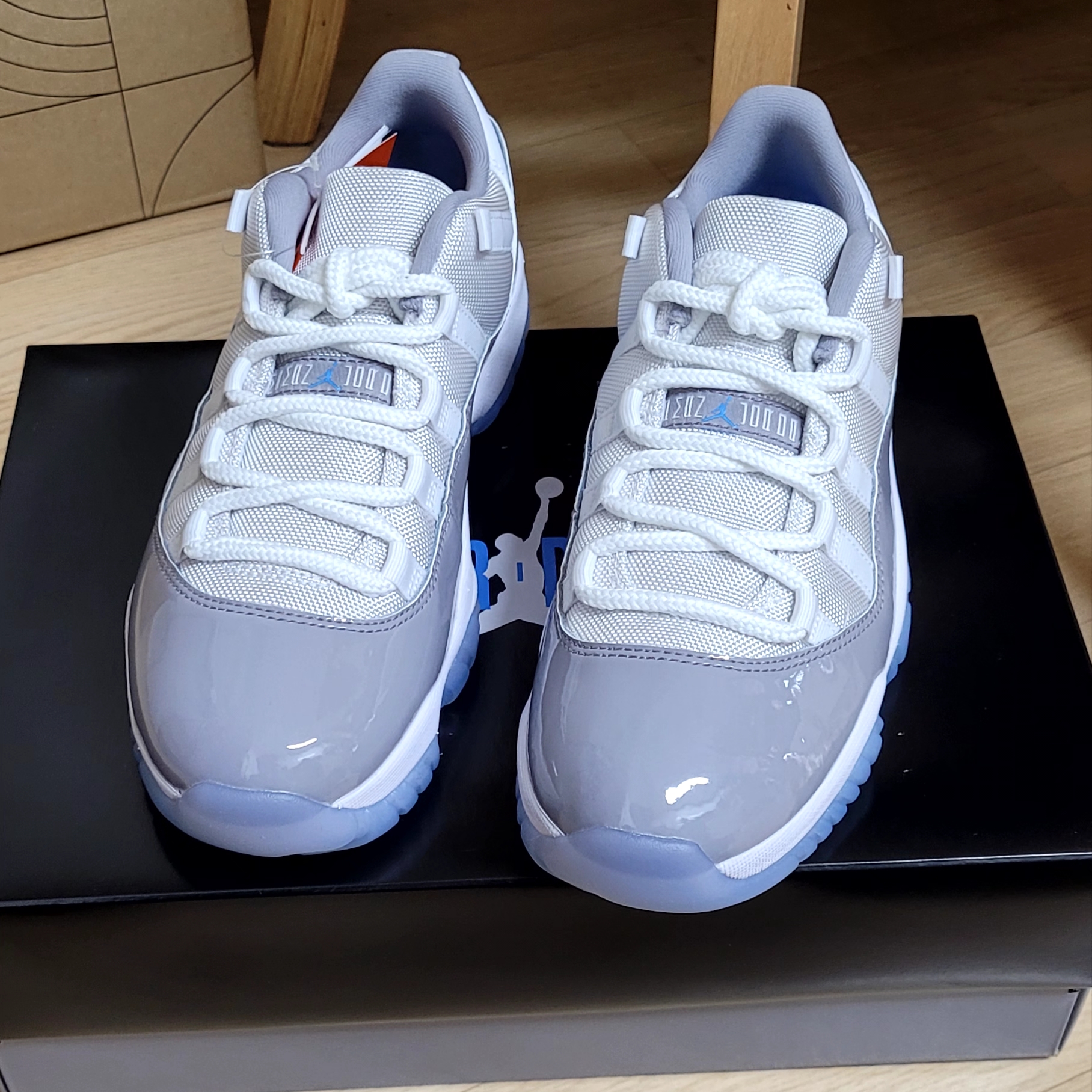Jordan 11 Retro Low Cement Grey 착용 스타일 - 3
