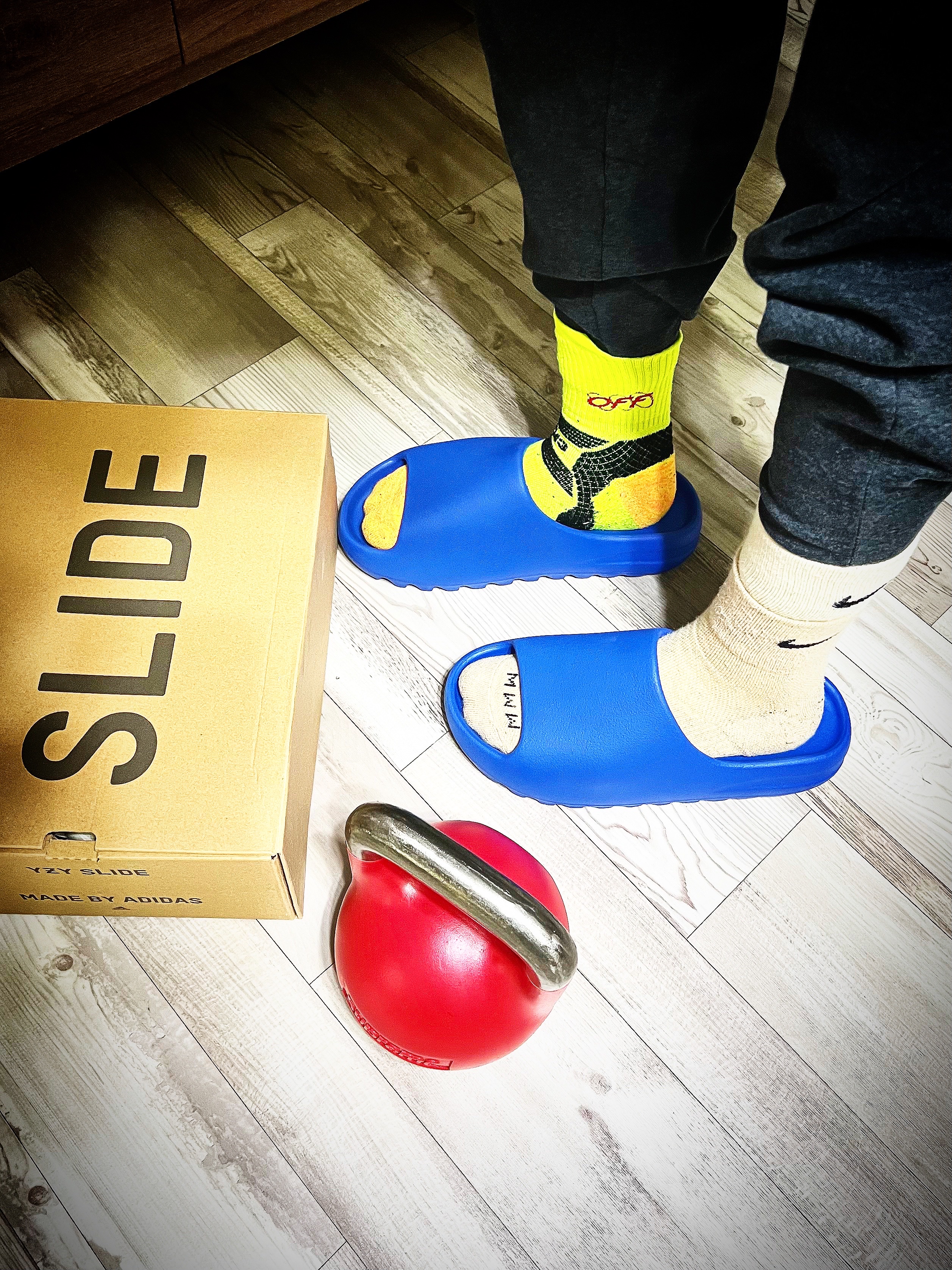 Nike x Matthew M Williams NRG Socks Desert Ore Black, Supreme Tru Grit 6KG Kettlebell Red - 22FW 착용 스타일 - 3
