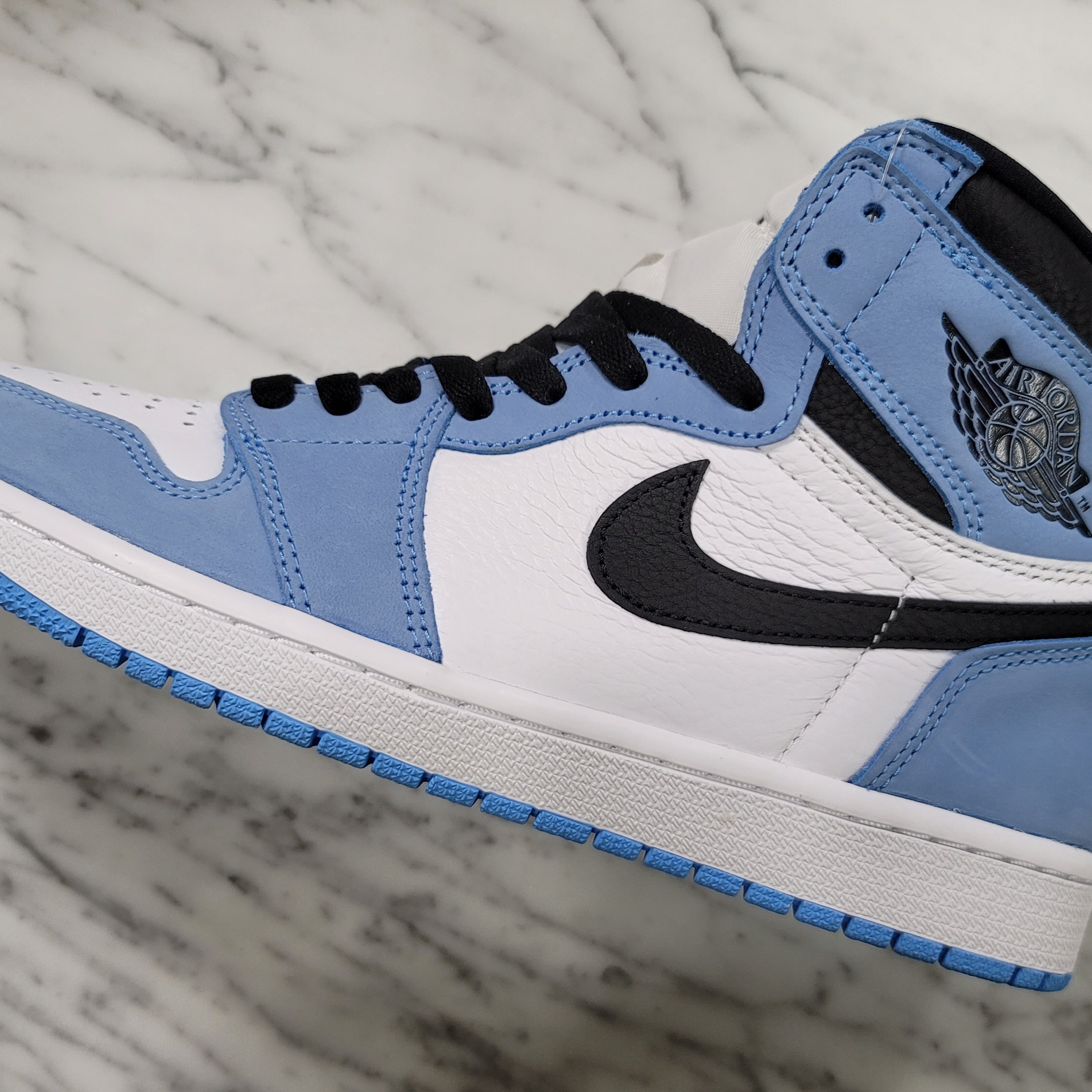 Jordan 1 Retro High OG University Blue 착용 스타일