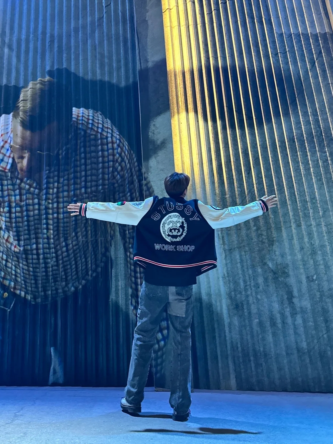 Stussy x Our Legacy x Denim Tears TTL Varsity Jacket Black 착용 스타일 - 1