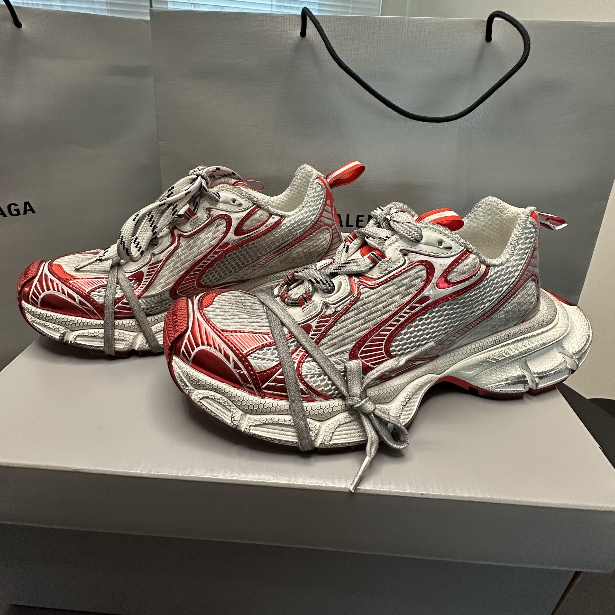 Balenciaga 3XL Sneakers White Red, Balenciaga 3XL Ski Sneakers Black 착용 스타일 - 1