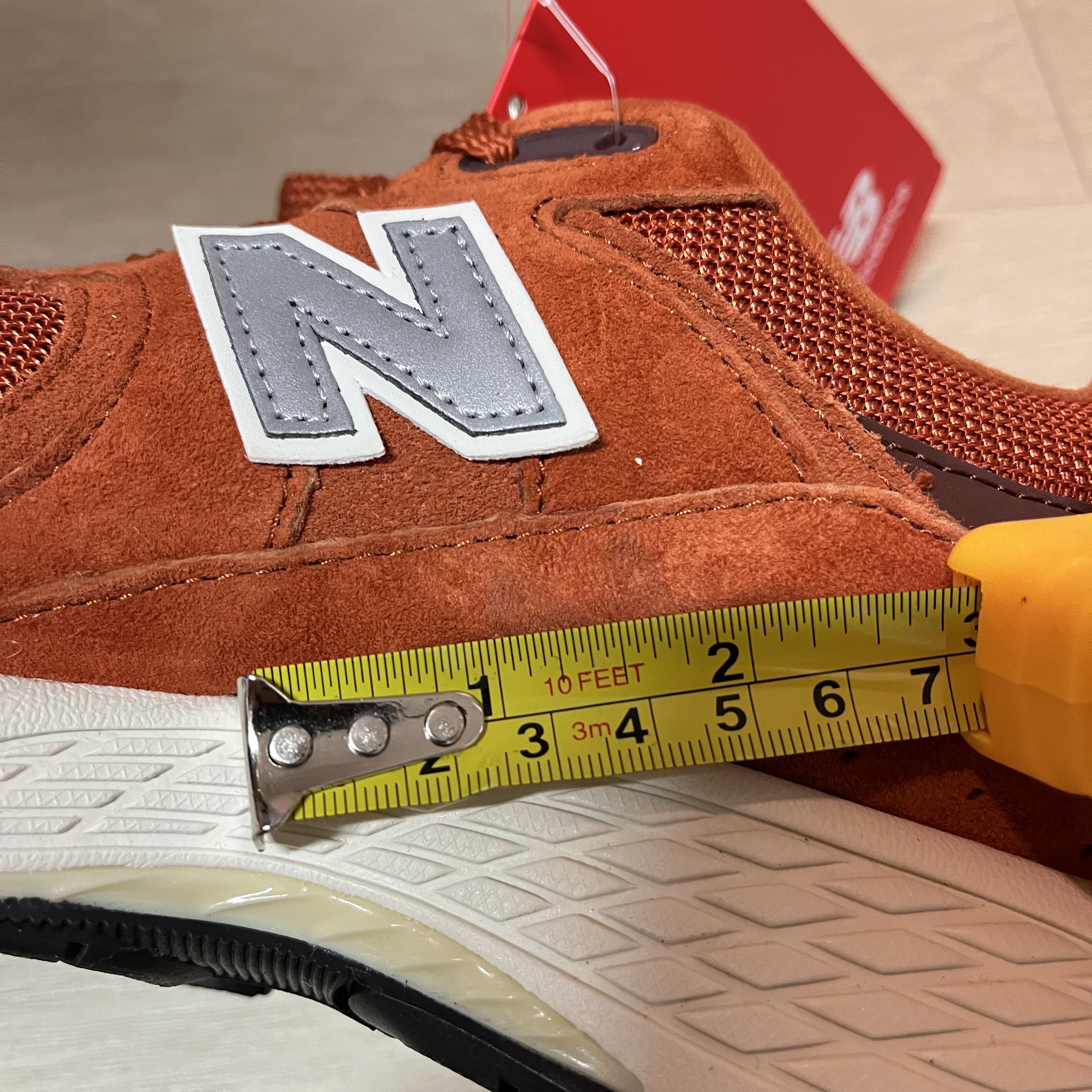 New Balance 2002R Rust Oxide 착용 스타일 - 2