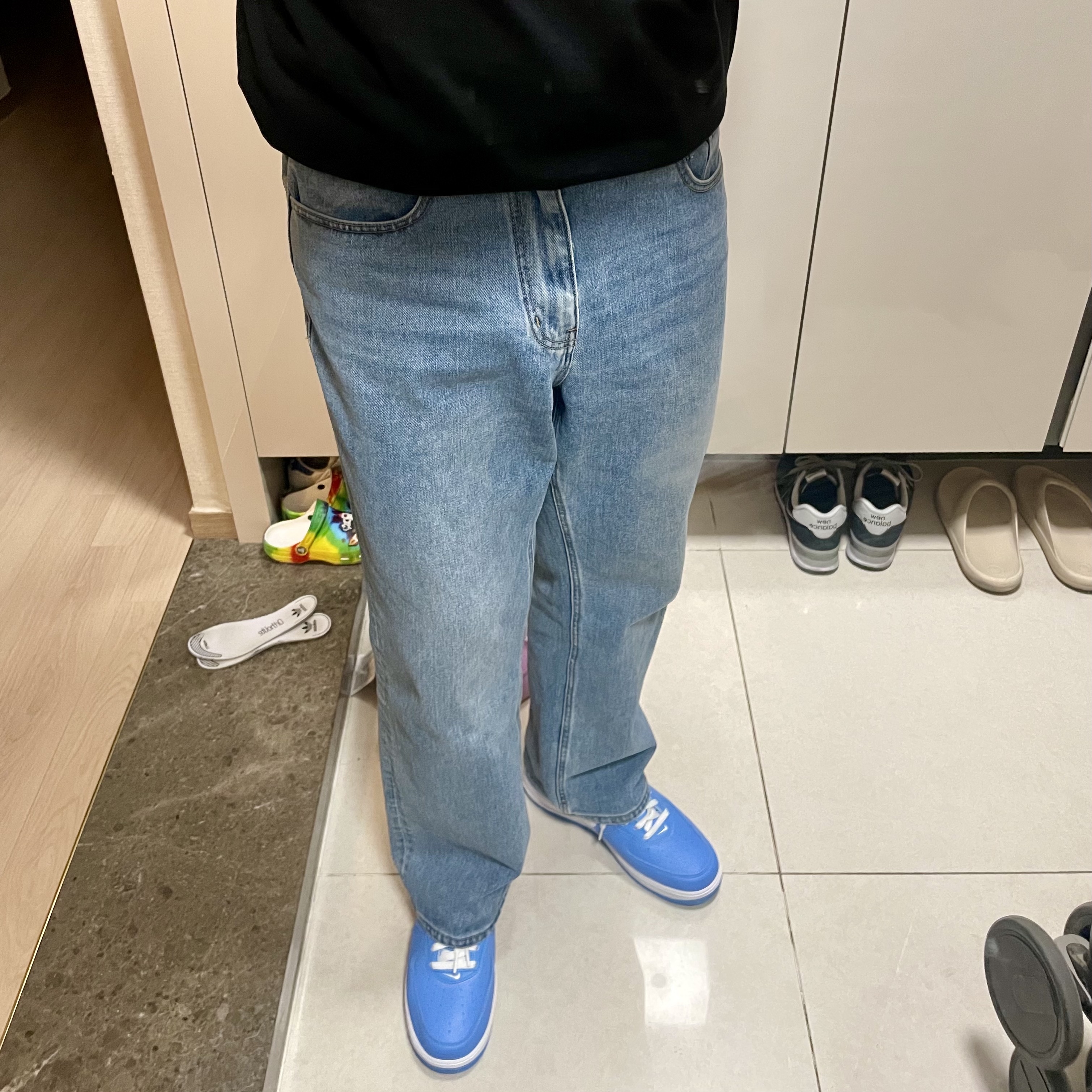 Nike Air Force 1 Low Retro Color of the Month University Blue 착용 스타일 - 3
