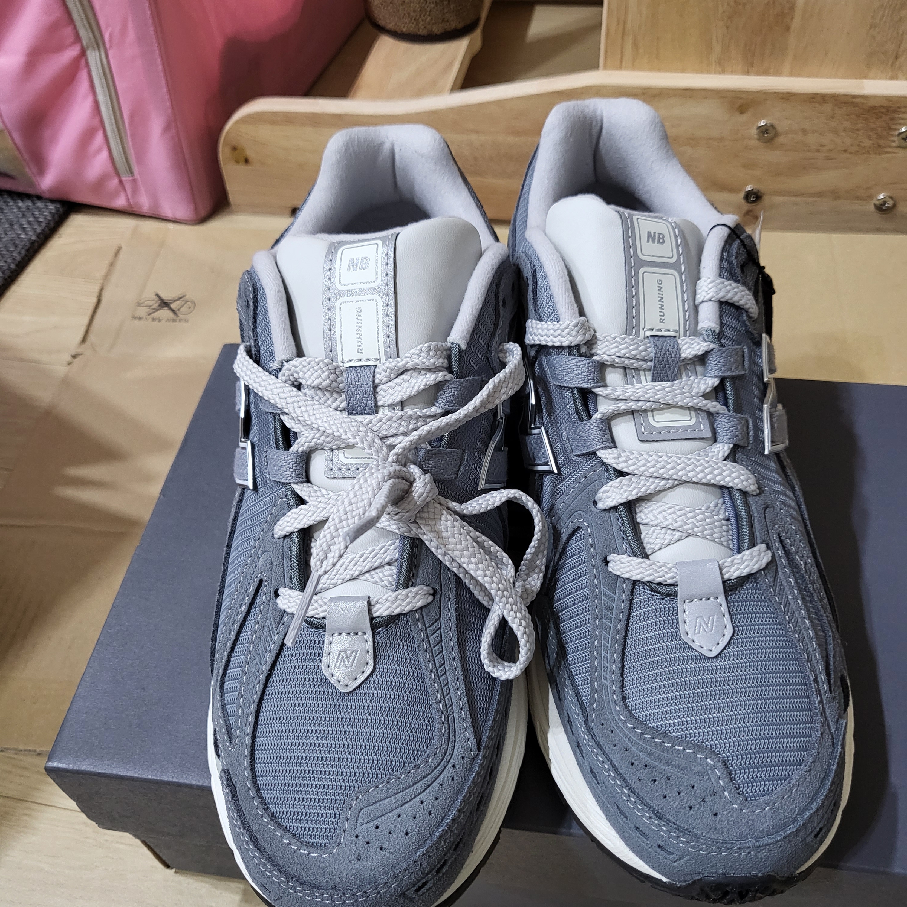 New Balance 1906R Titanium Grey Matter 착용 스타일 - 3