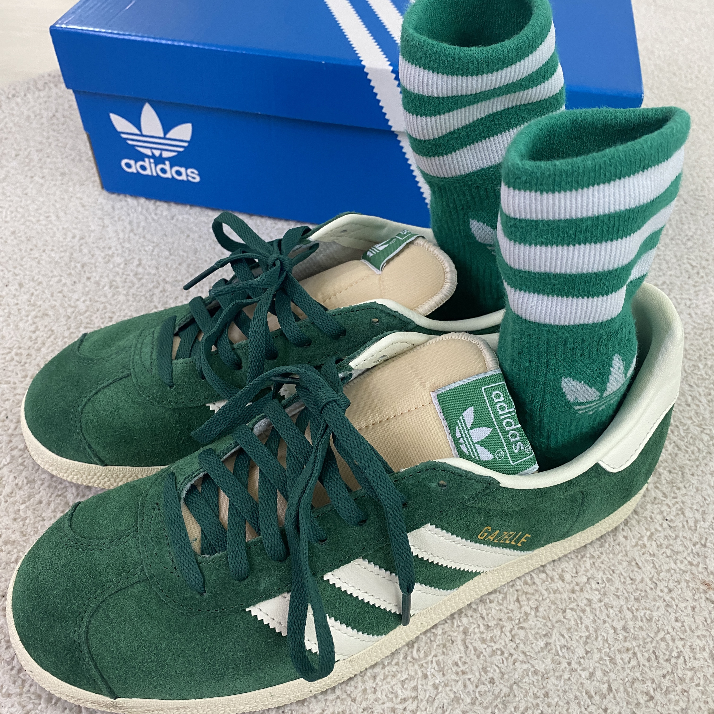 Adidas Gazelle Dark Green Cream White 착용 스타일
