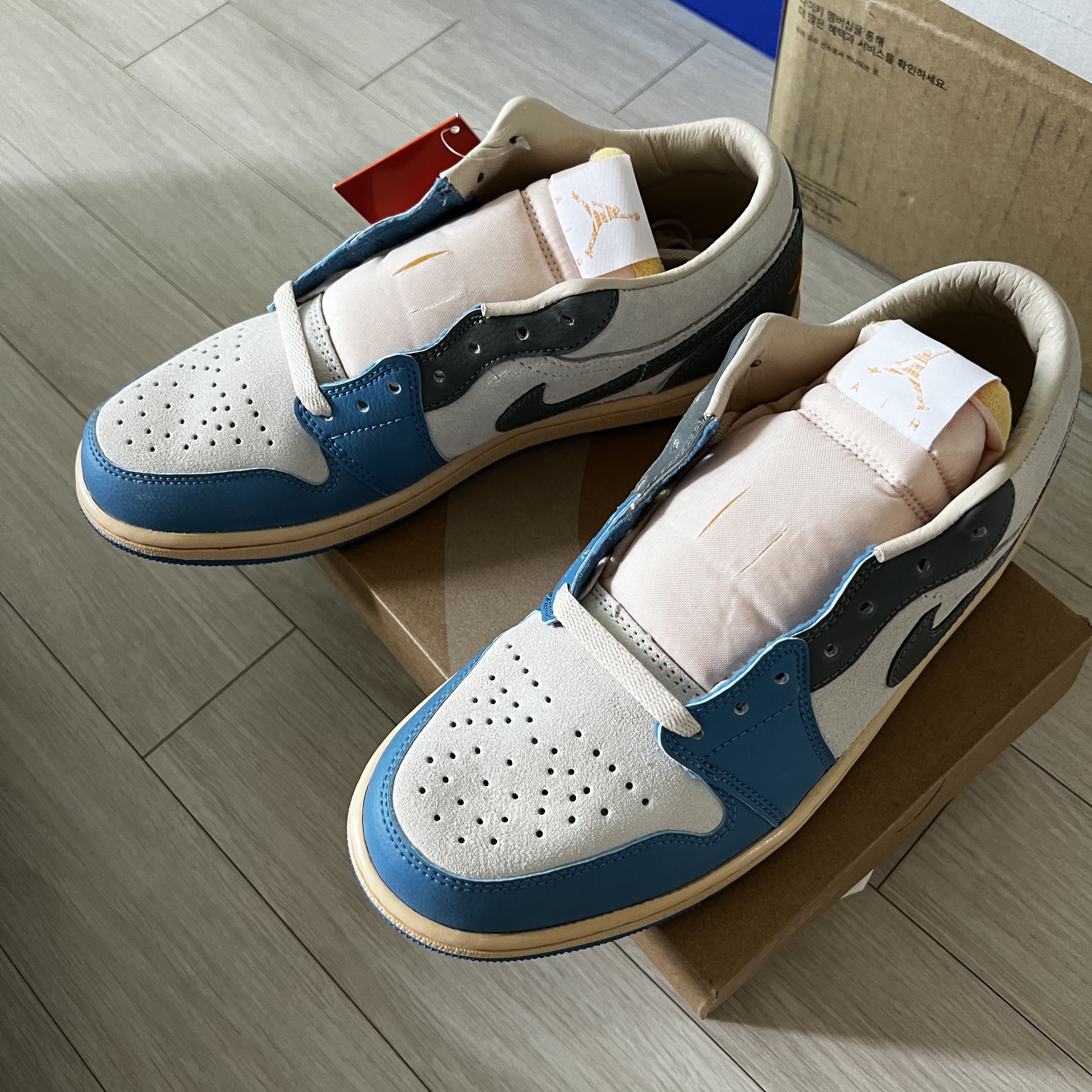 Jordan 1 Low SE Tokyo 96 착용 스타일 - 2