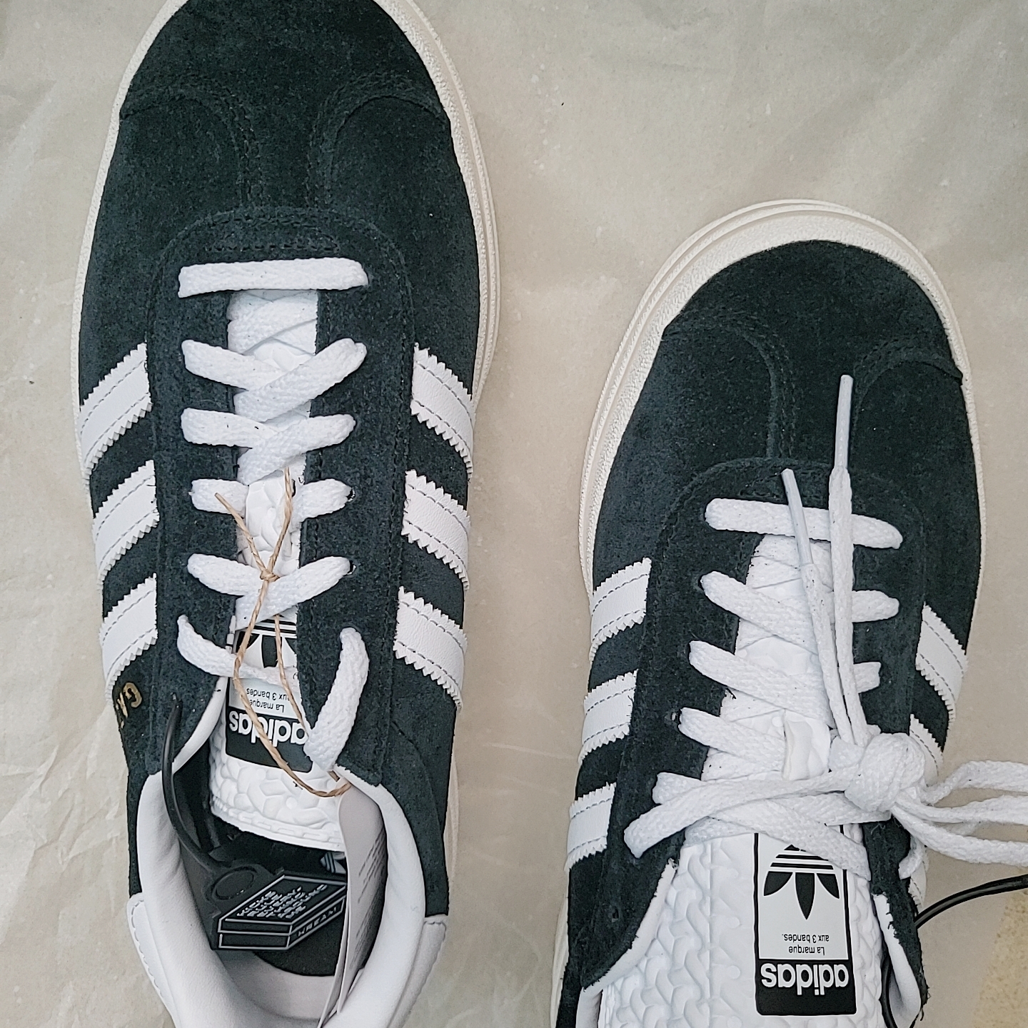 (W) Adidas Gazelle Bold Core Black Cloud White 착용 스타일 - 3