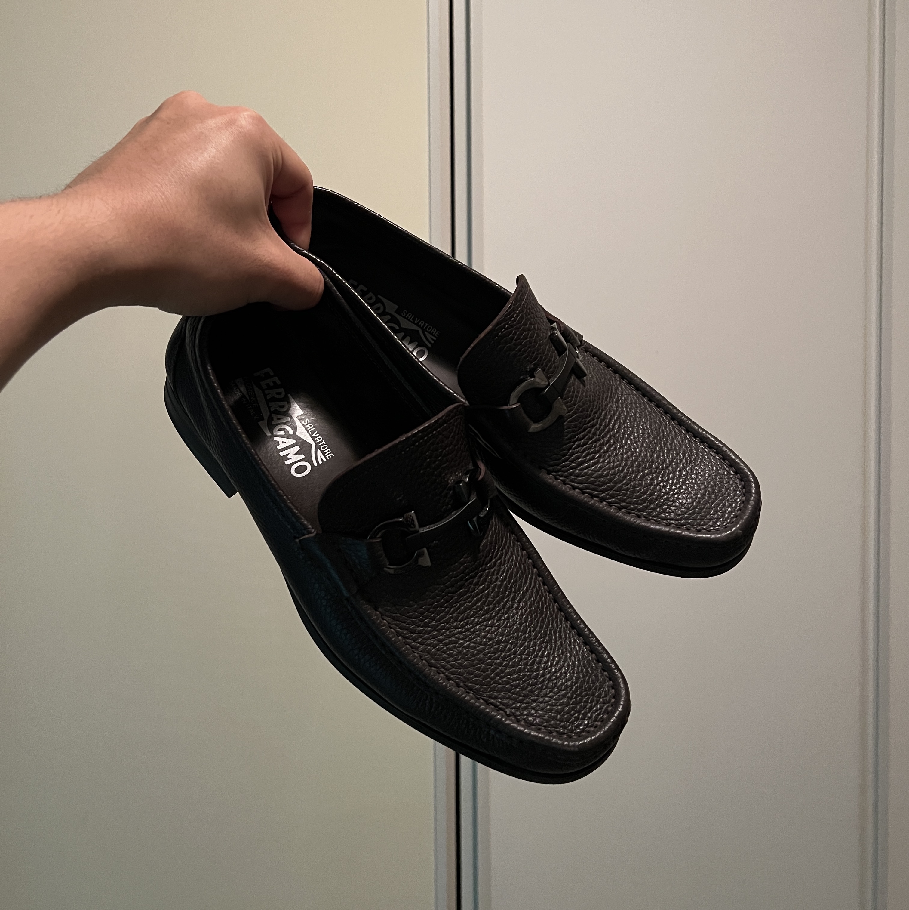 Ferragamo Moccasin with Gancini Ornament Dark Brown - EEE 착용 스타일
