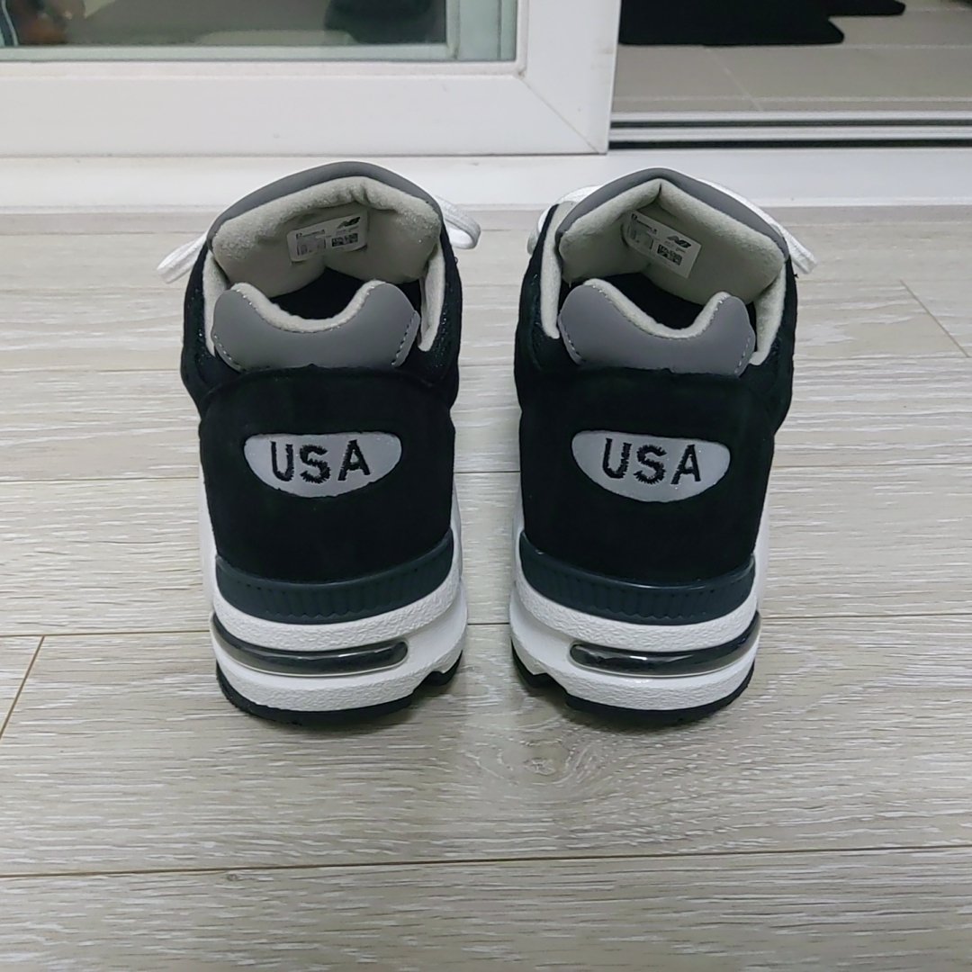 New Balance 990v2 Made in USA Black 착용 스타일 - 3
