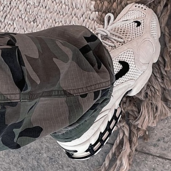 Nike x Stussy Air Zoom Spiridon Cage 2 Fossil 착용 스타일