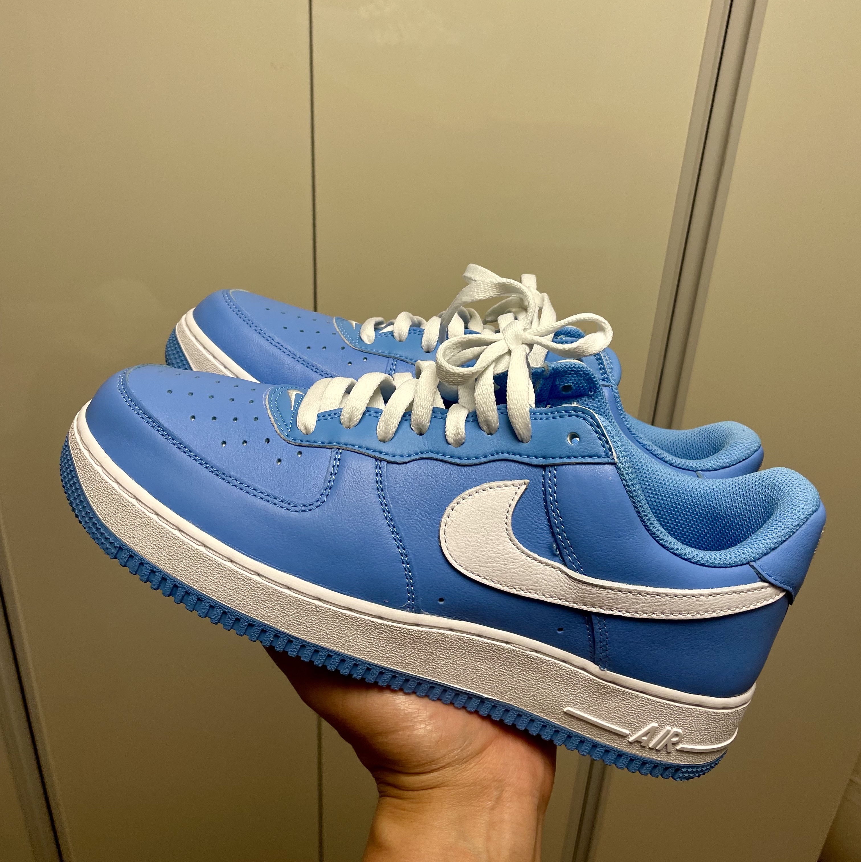 Nike Air Force 1 Low Retro Color of the Month University Blue 착용 스타일 - 1