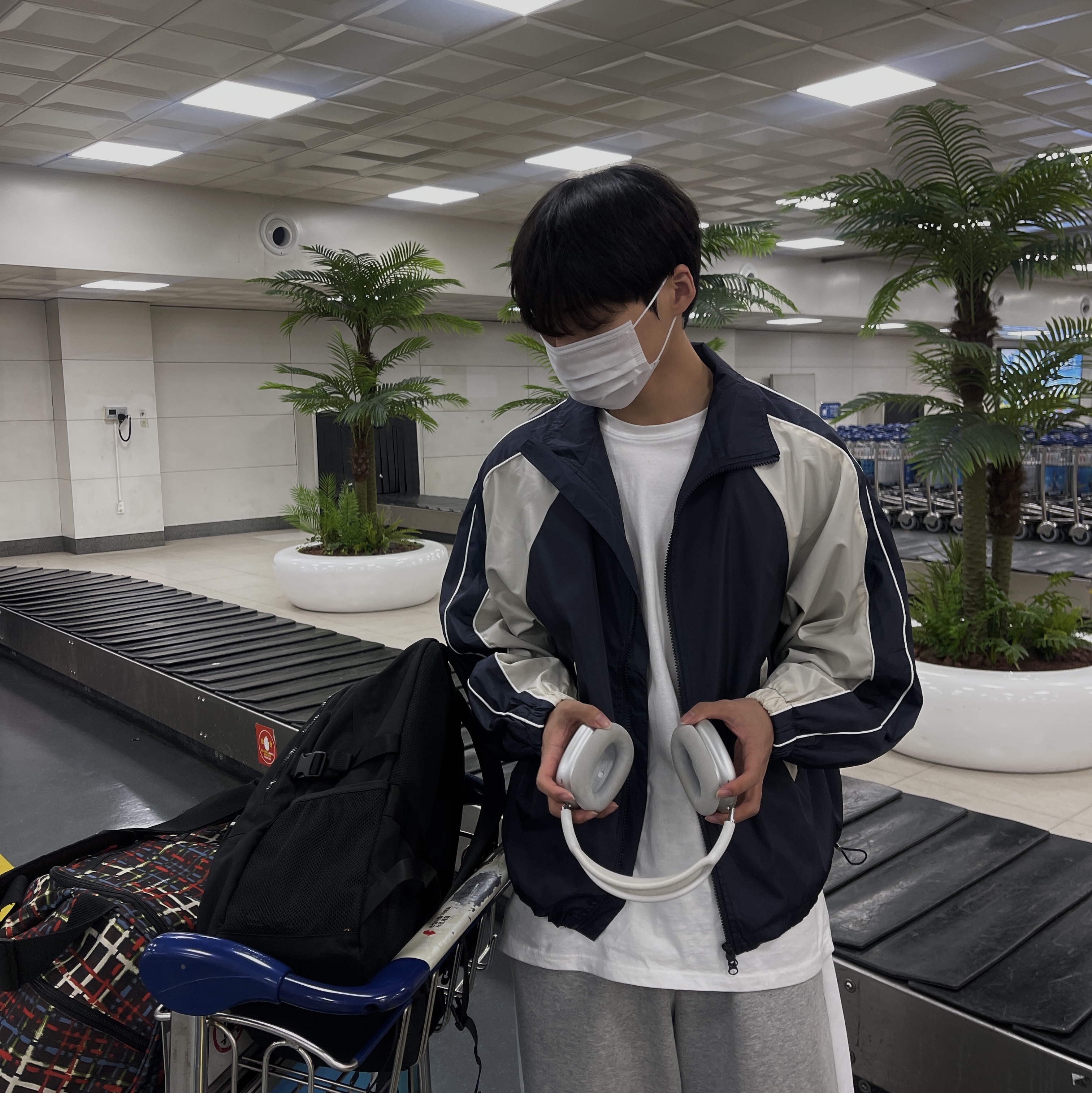 Apple AirPods Max Lightning Silver (Korean Ver.) 착용 스타일 - 2