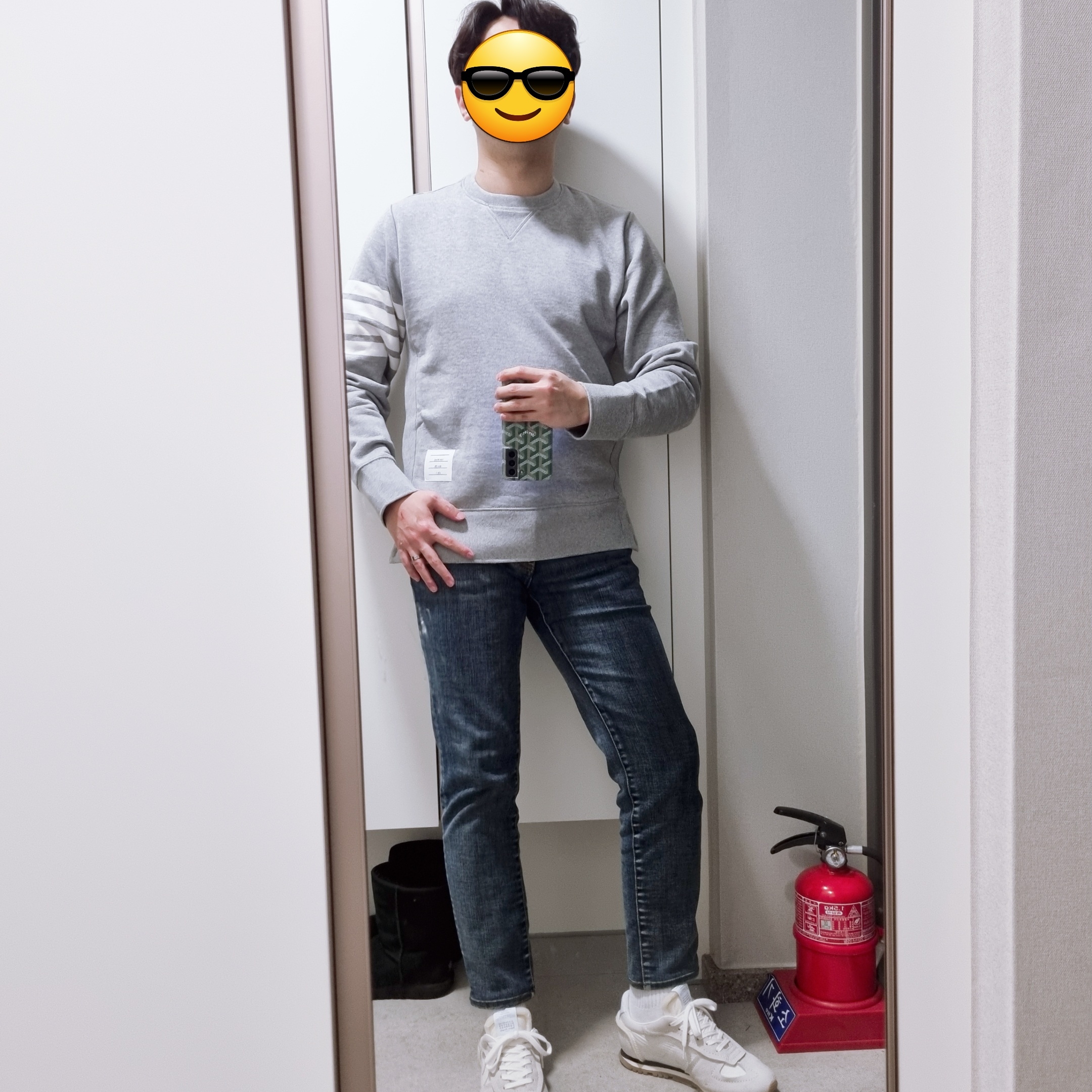 Thom Browne Engineered 4-Bar Sweatshirt Light Grey 착용 스타일 - 2