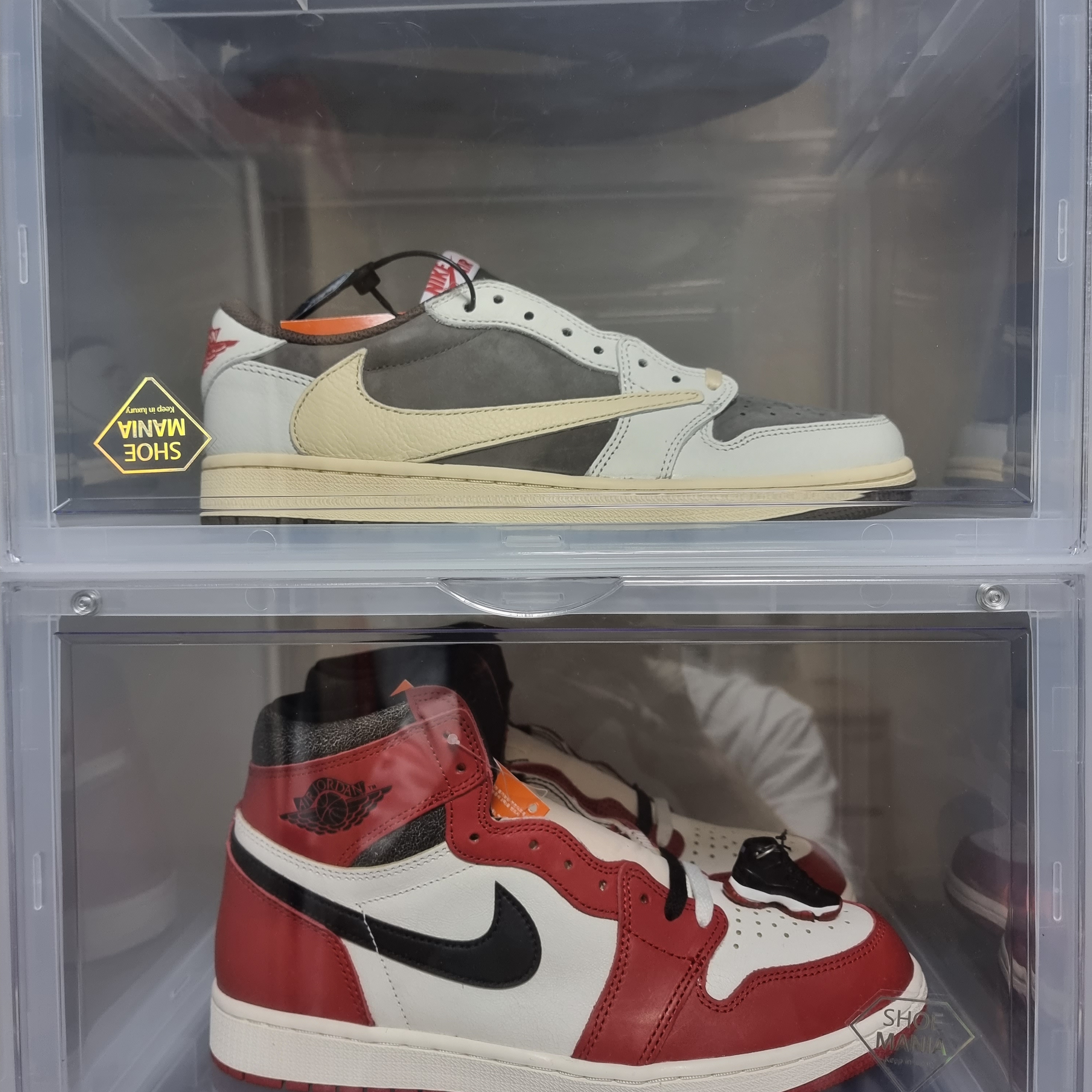 Jordan 1 x Travis Scott Retro Low OG SP Sail and Ridgerock, Jordan 1 Retro High OG Chicago 2022 착용 스타일