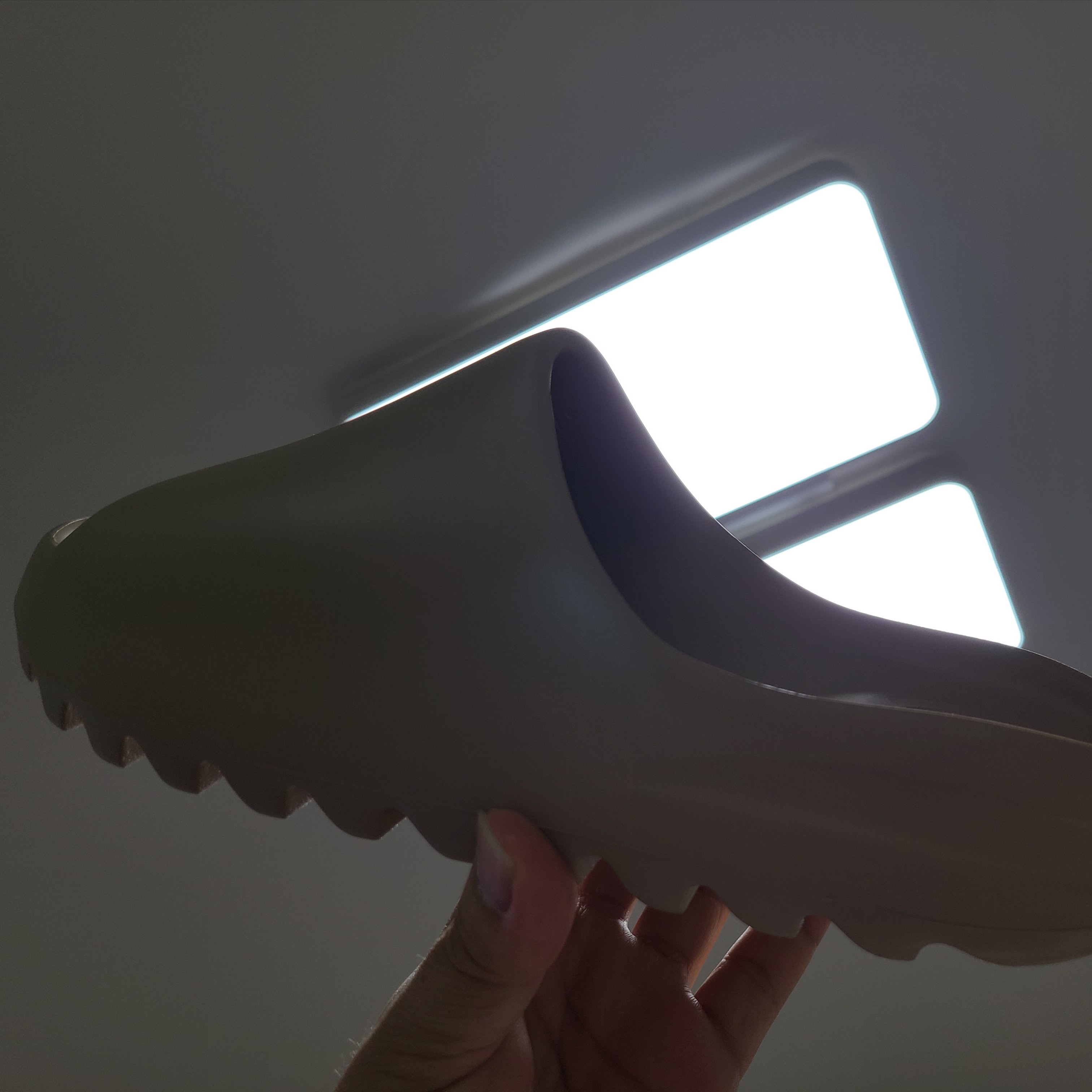 Adidas Yeezy Slide Pure 착용 스타일