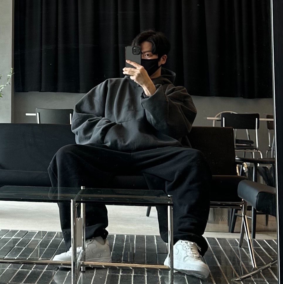 Yeezy Gap Engineered By Balenciaga Dove Hoodie Black 착용 스타일 - 4