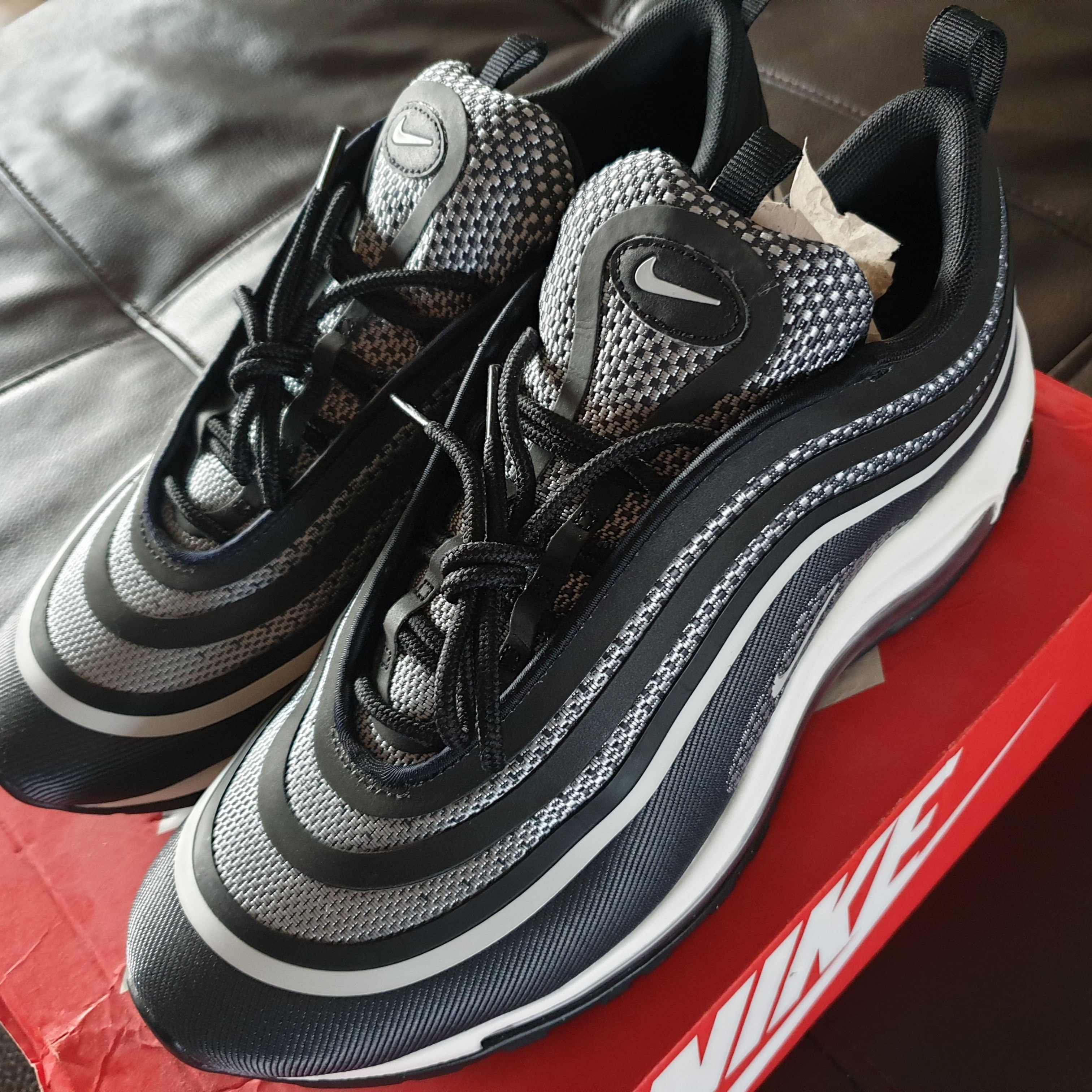 Nike Air Max 97 Ultra 17 Black Pure Platinum 착용 스타일