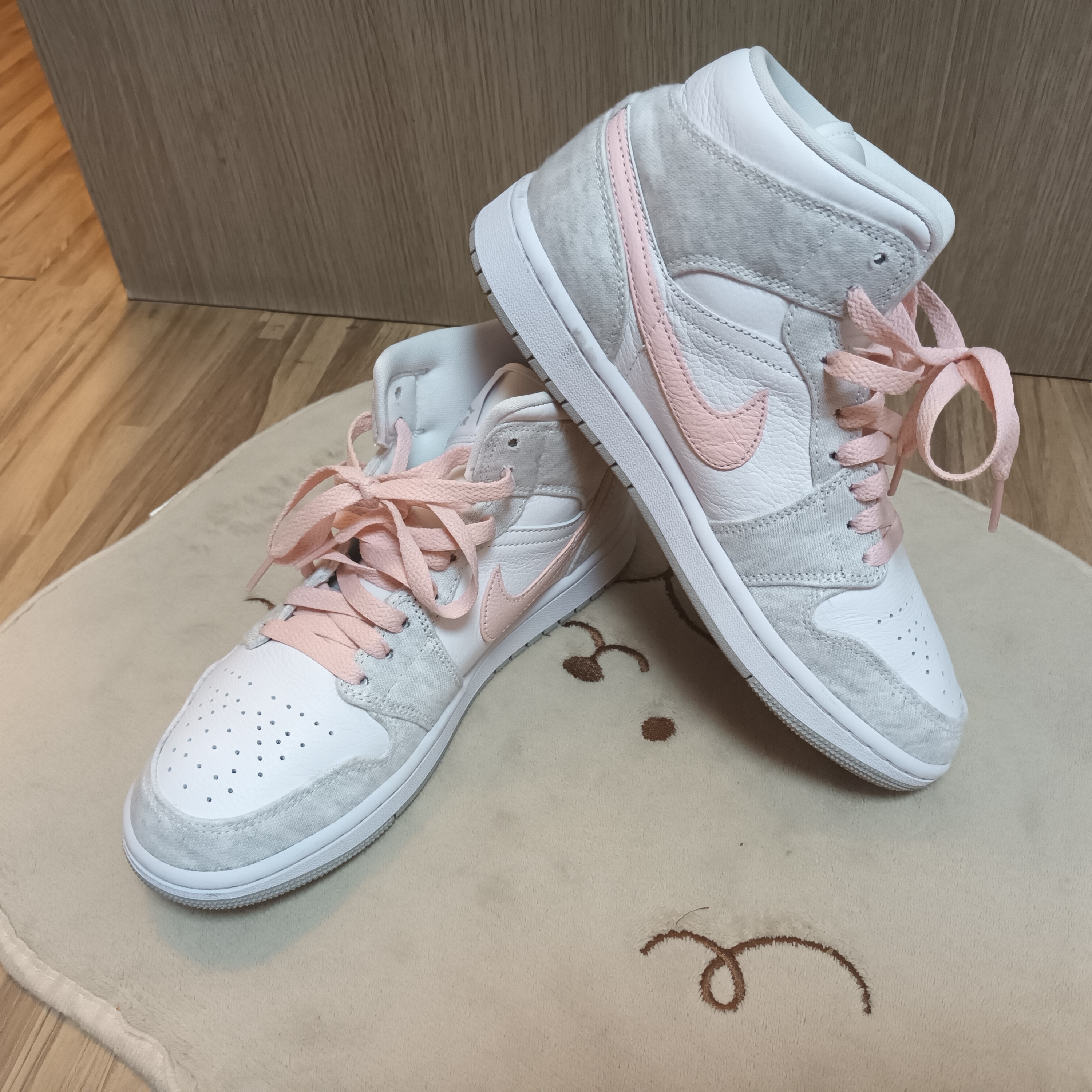 (W) Jordan 1 Mid SE Light Iron Ore 착용 스타일