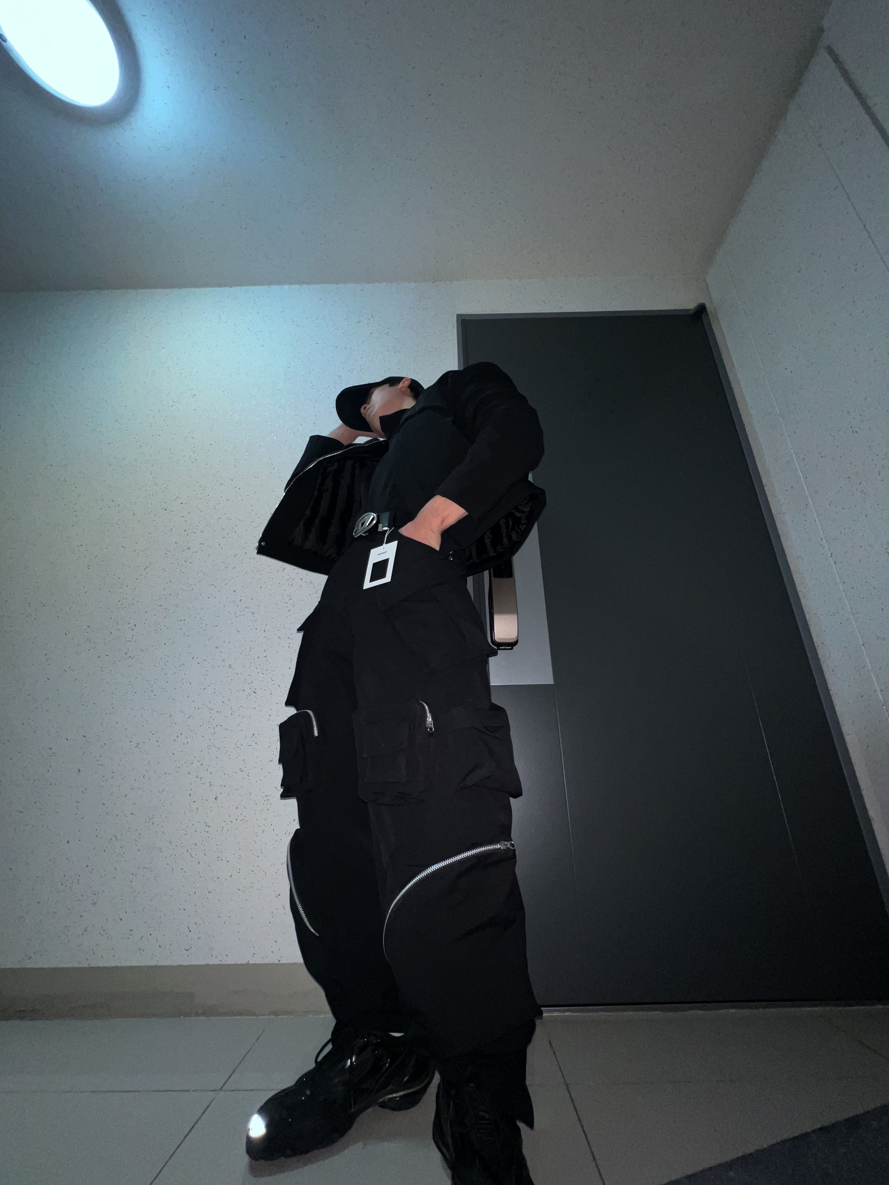 Nonnod Mechanic Cargo Pants Black, Diesel B-1DR Leather Belt with D Buckle Black 착용 스타일 - 2