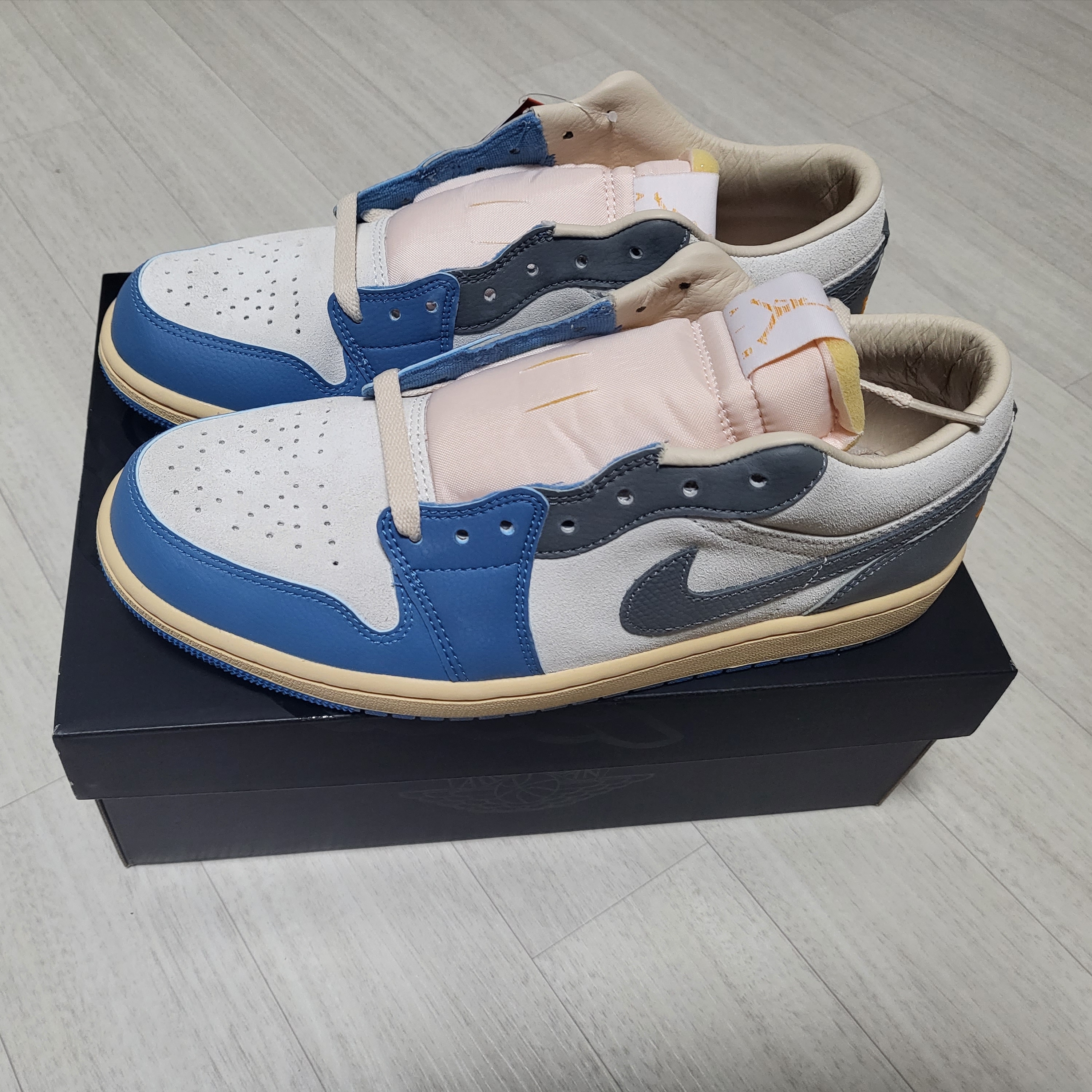 Jordan 1 Low SE Tokyo 96 착용 스타일 - 1