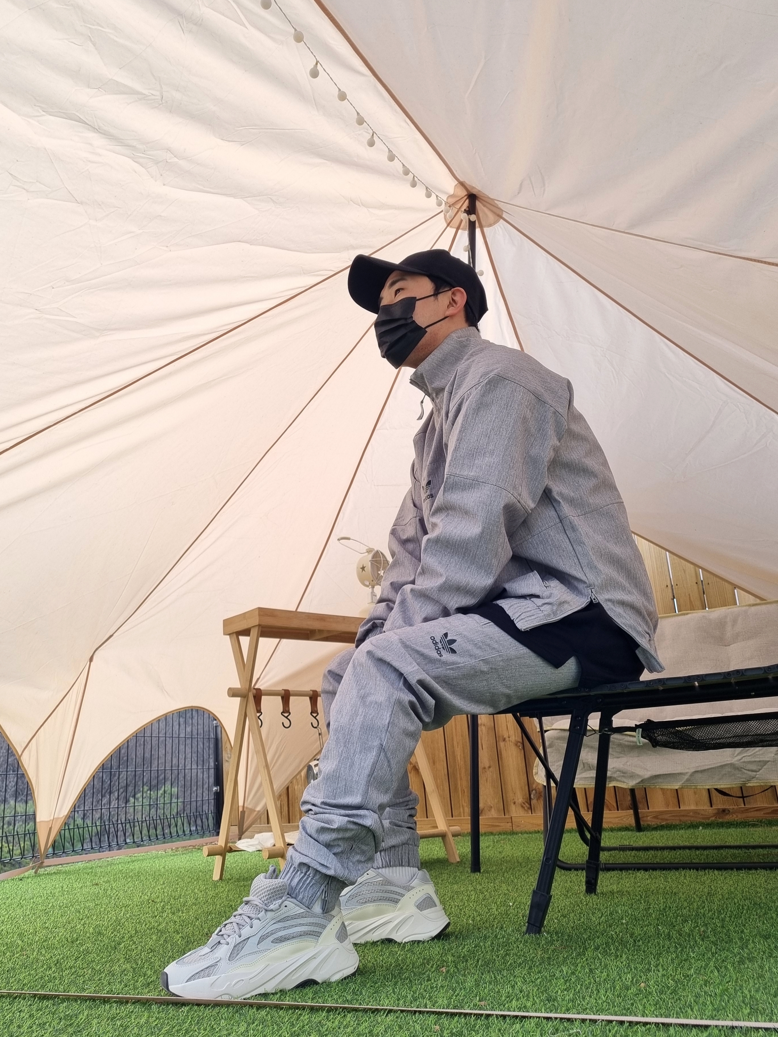 Adidas Yeezy Boost 700 V2 Static 2022 착용 스타일
