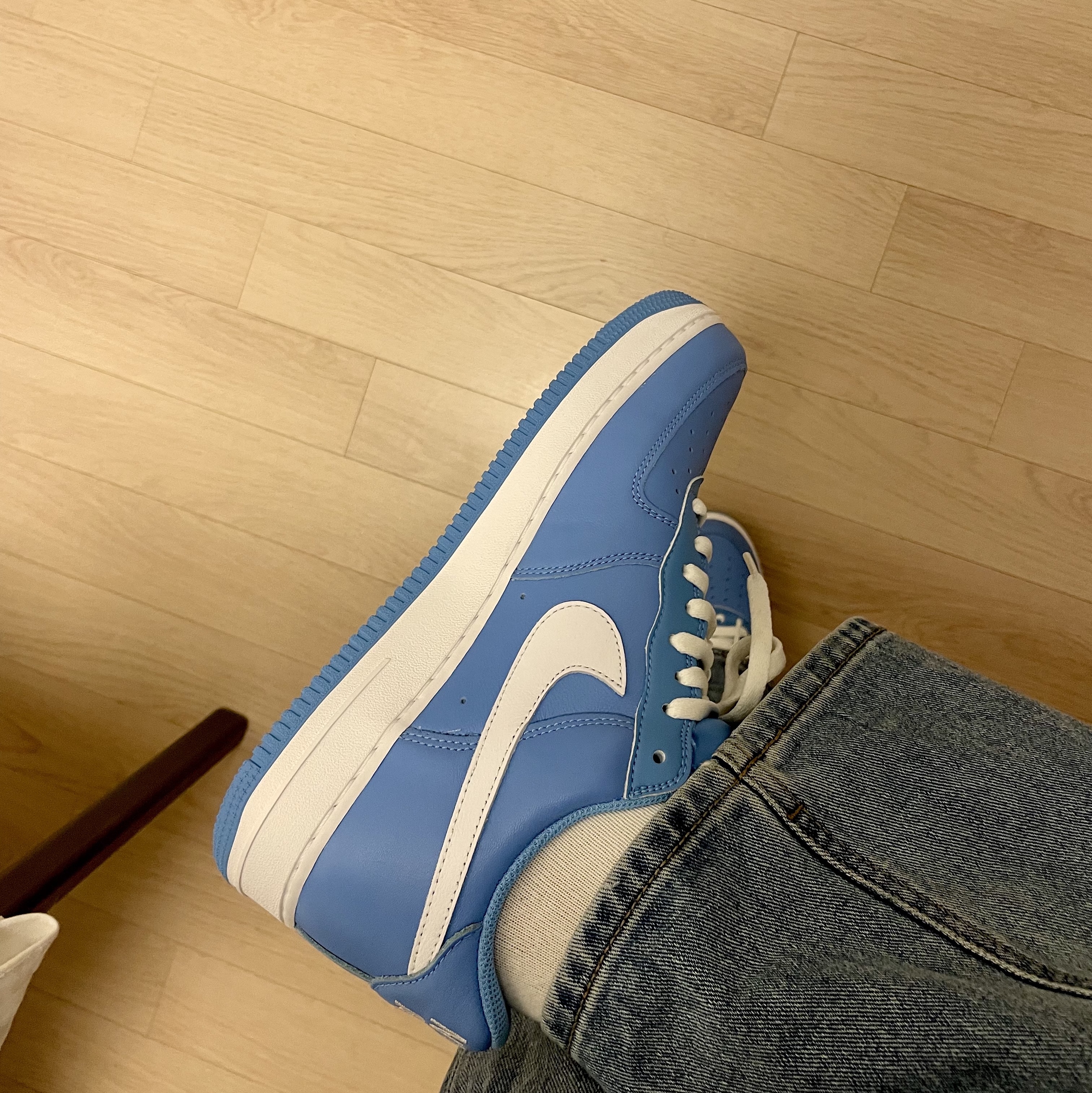 Nike Air Force 1 Low Retro Color of the Month University Blue 착용 스타일 - 2