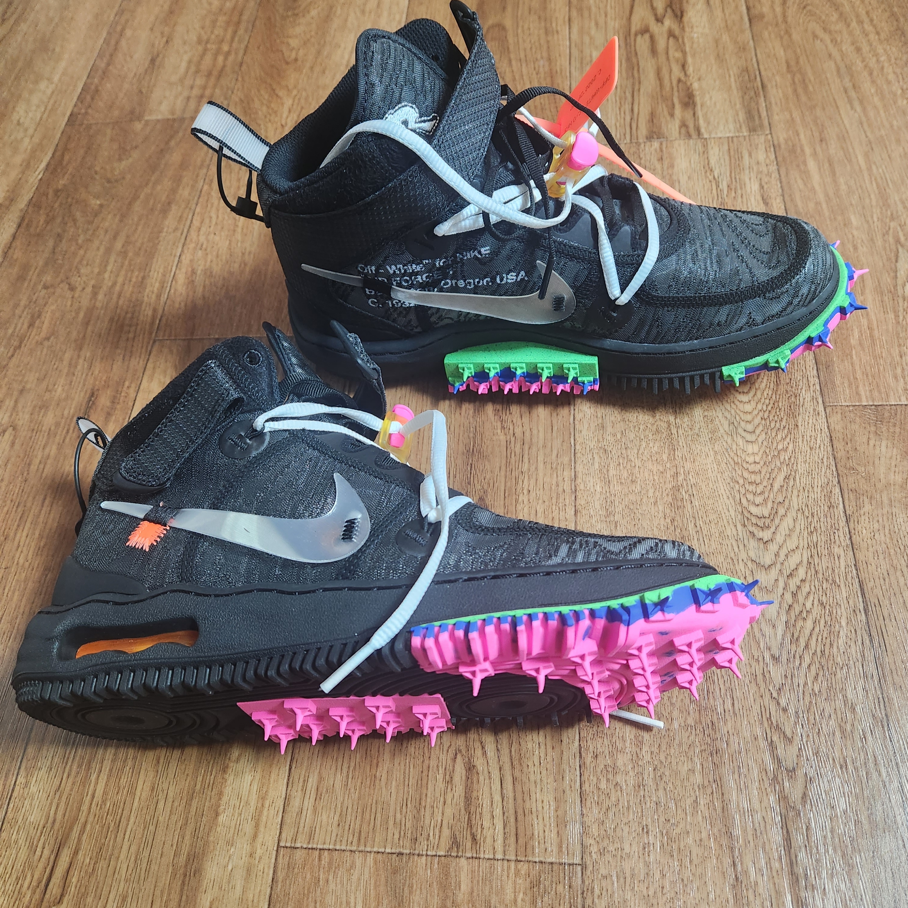 Nike x Off-White Air Force 1 Mid SP Black 착용 스타일 - 2