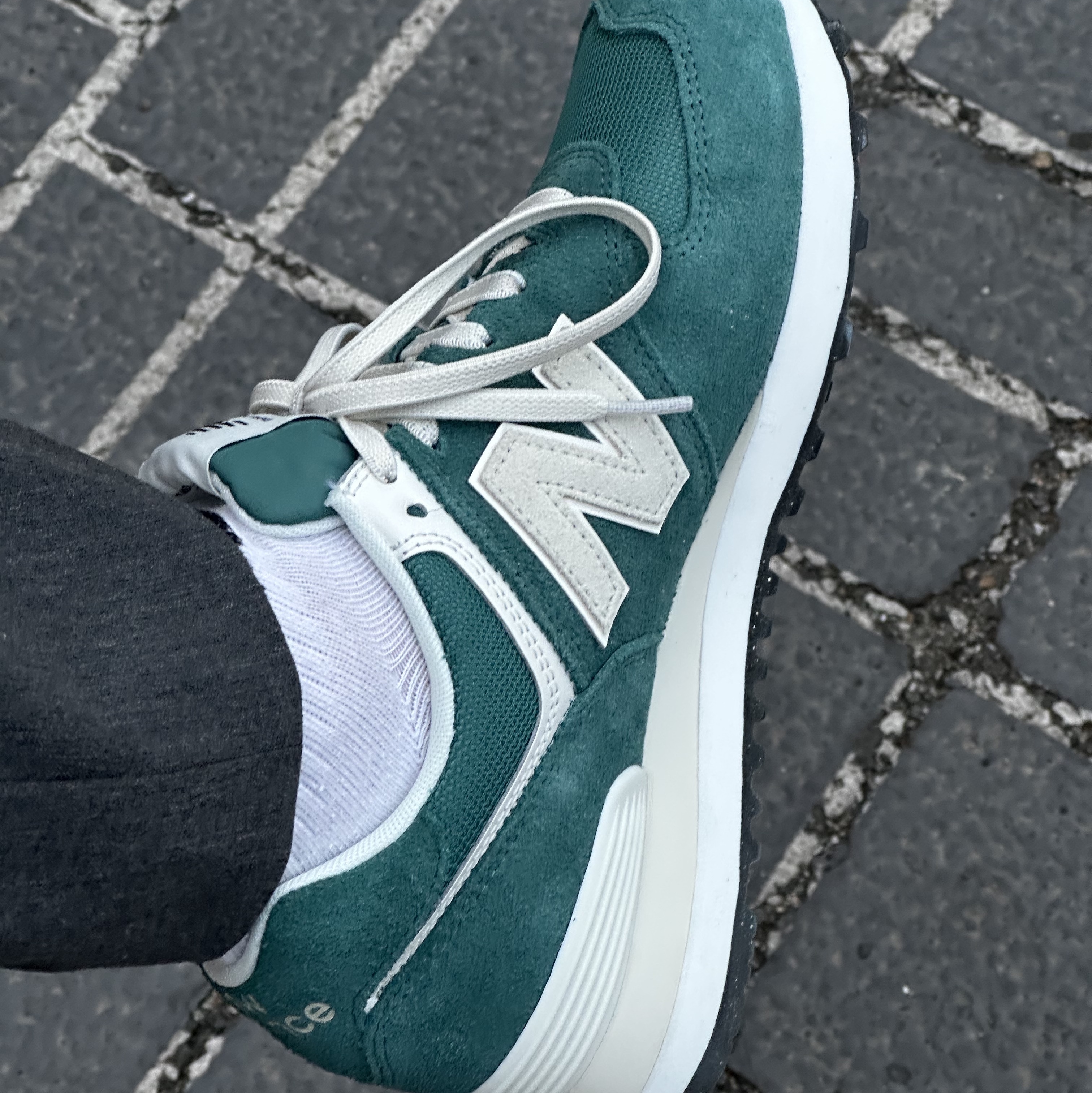 New Balance 574 Classics Reimagined Green 착용 스타일
