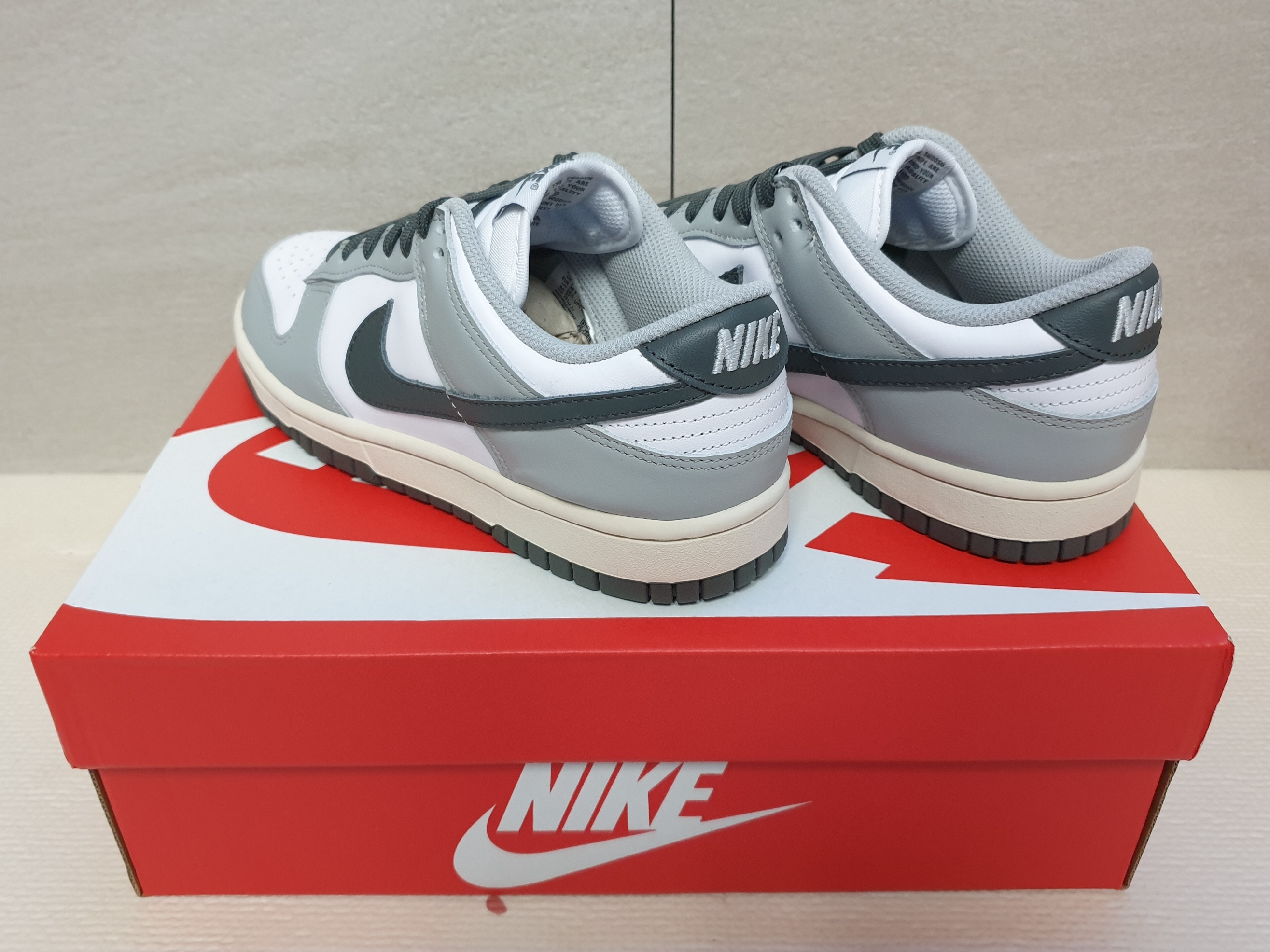(W) Nike Dunk Low Light Smoke Grey 착용 스타일 - 2