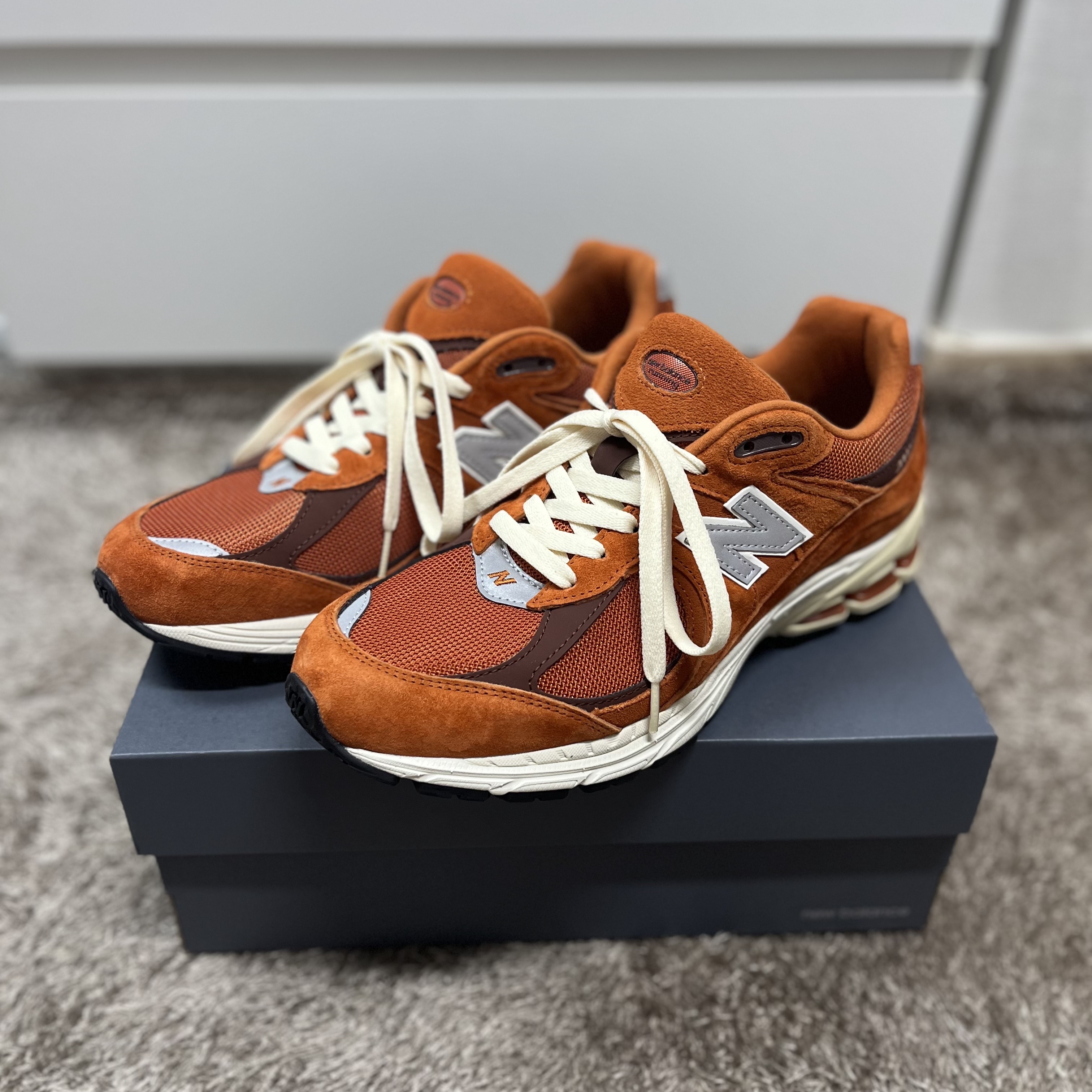 New Balance 2002R Rust Oxide 착용 스타일