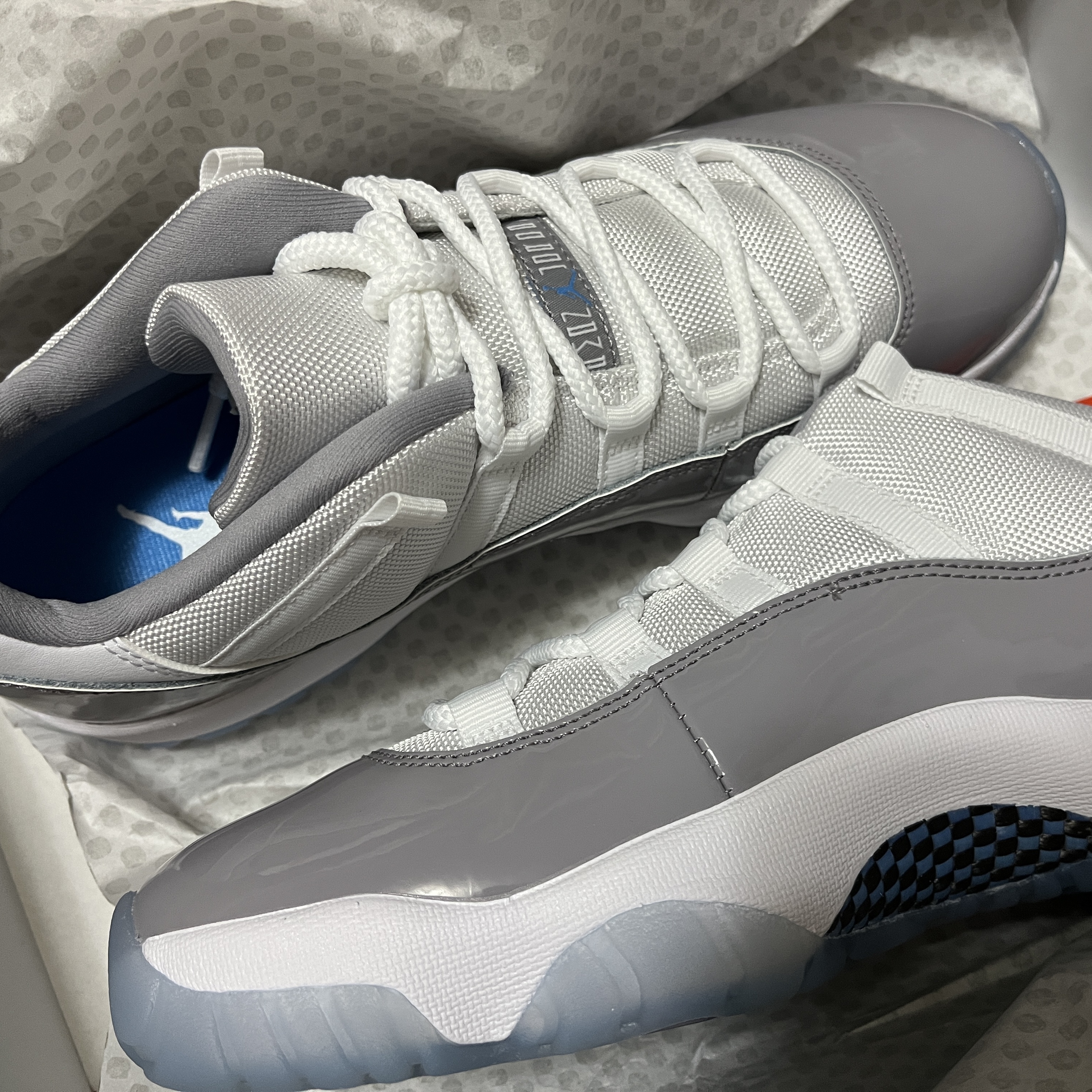 Jordan 11 Retro Low Cement Grey 착용 스타일