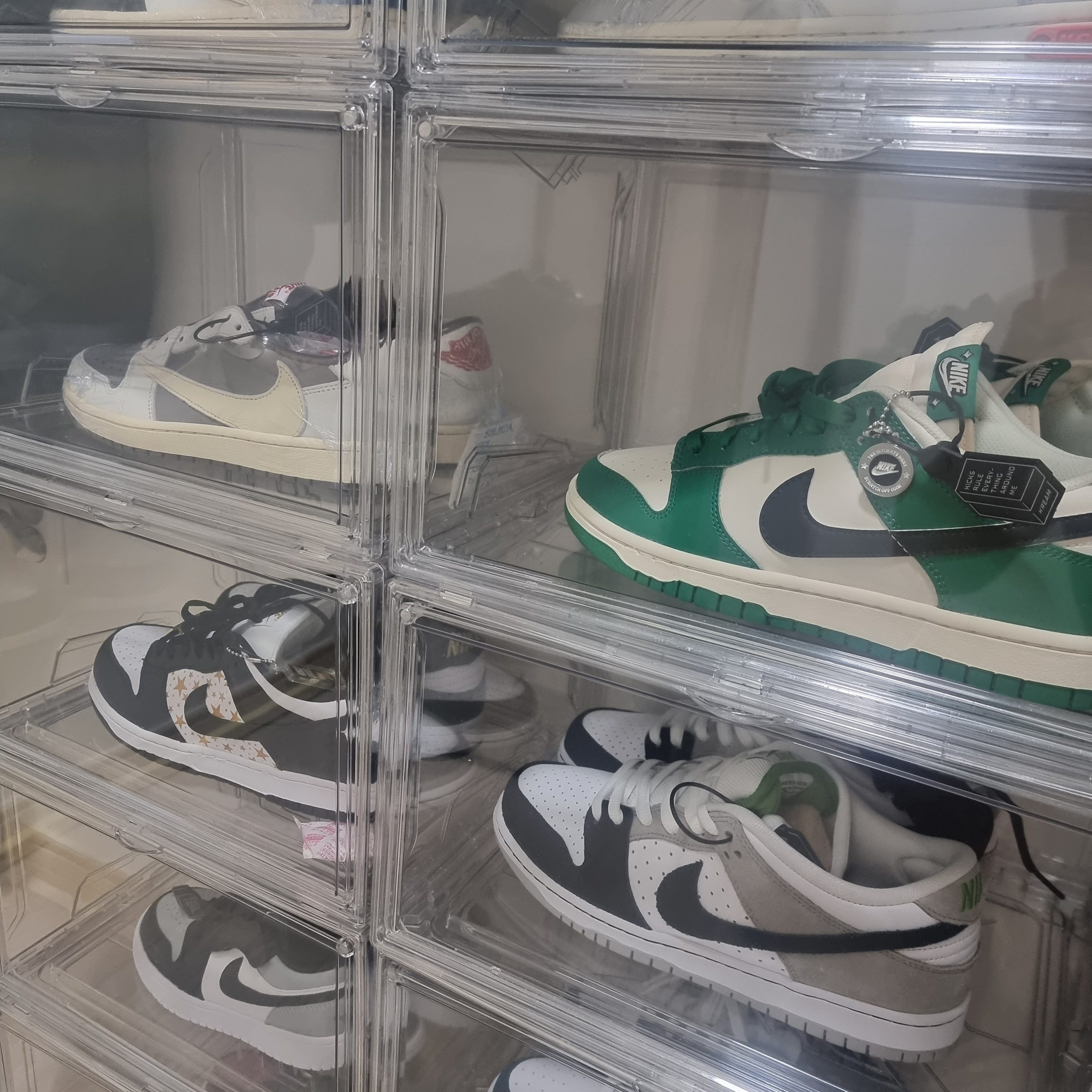 Nike x Supreme SB Dunk Low Black 착용 스타일