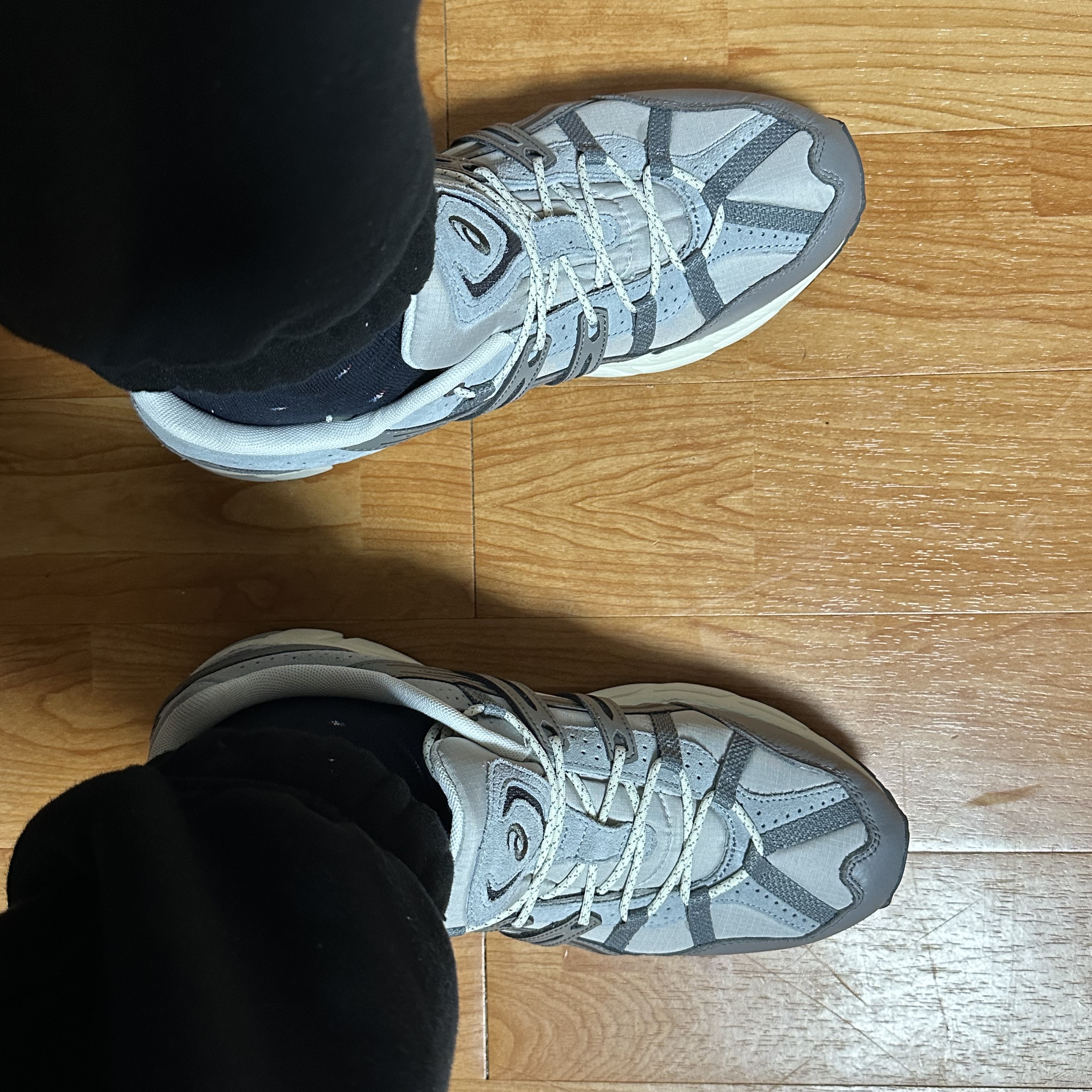 Asics Gel-Sonoma 15-50 Oyster Grey Clay Grey 착용 스타일 - 3