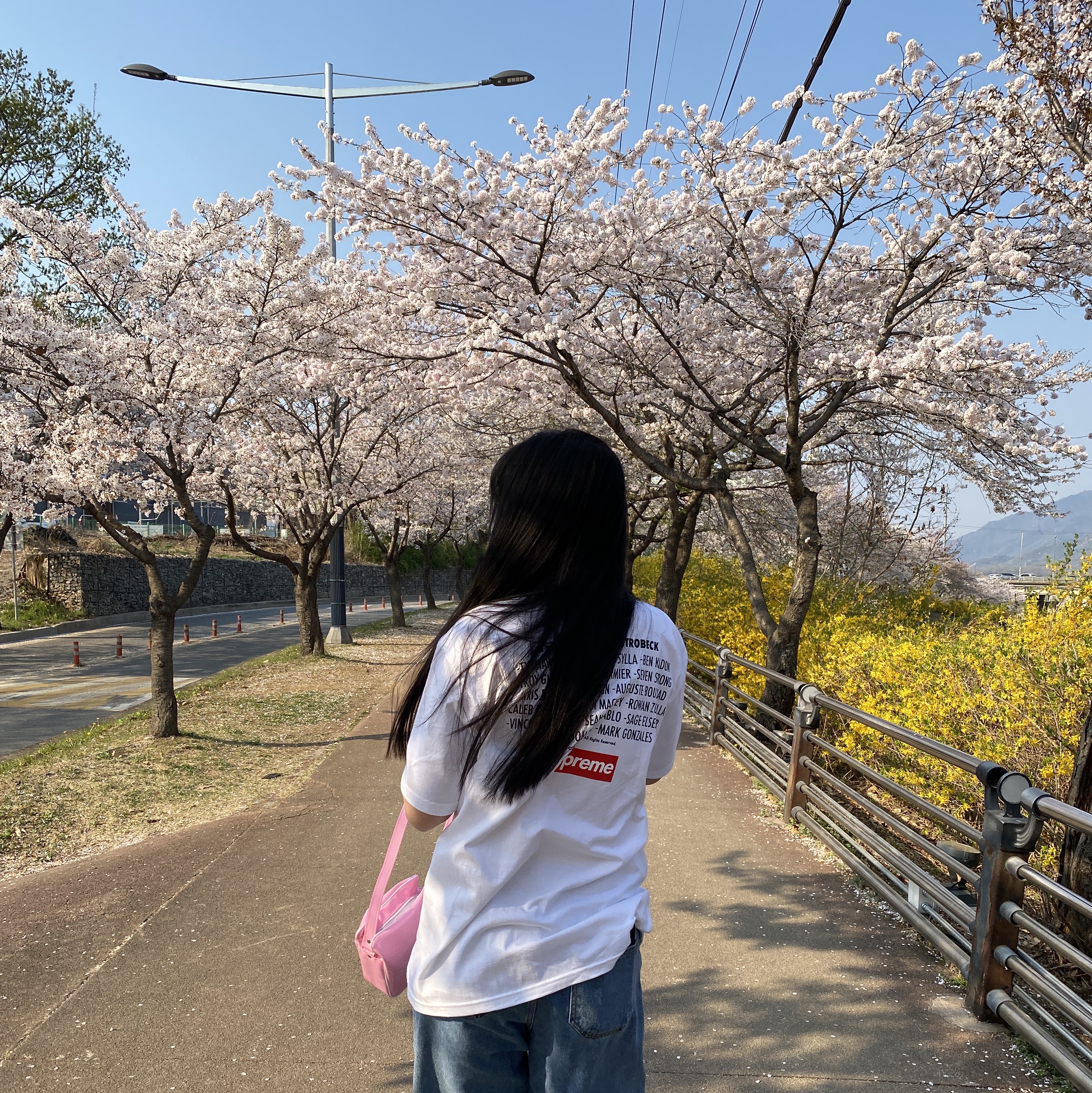 Supreme Play Dead T-Shirt White - 22FW 착용 스타일 - 1